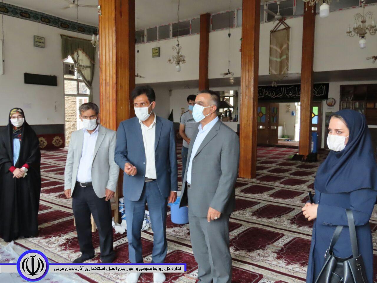 بازدید فرماندار از مراحل بسته بندی طرح توزیع رایگان بیش از ۳۰۰۰ماسک در بین مناطق محروم شهرستان