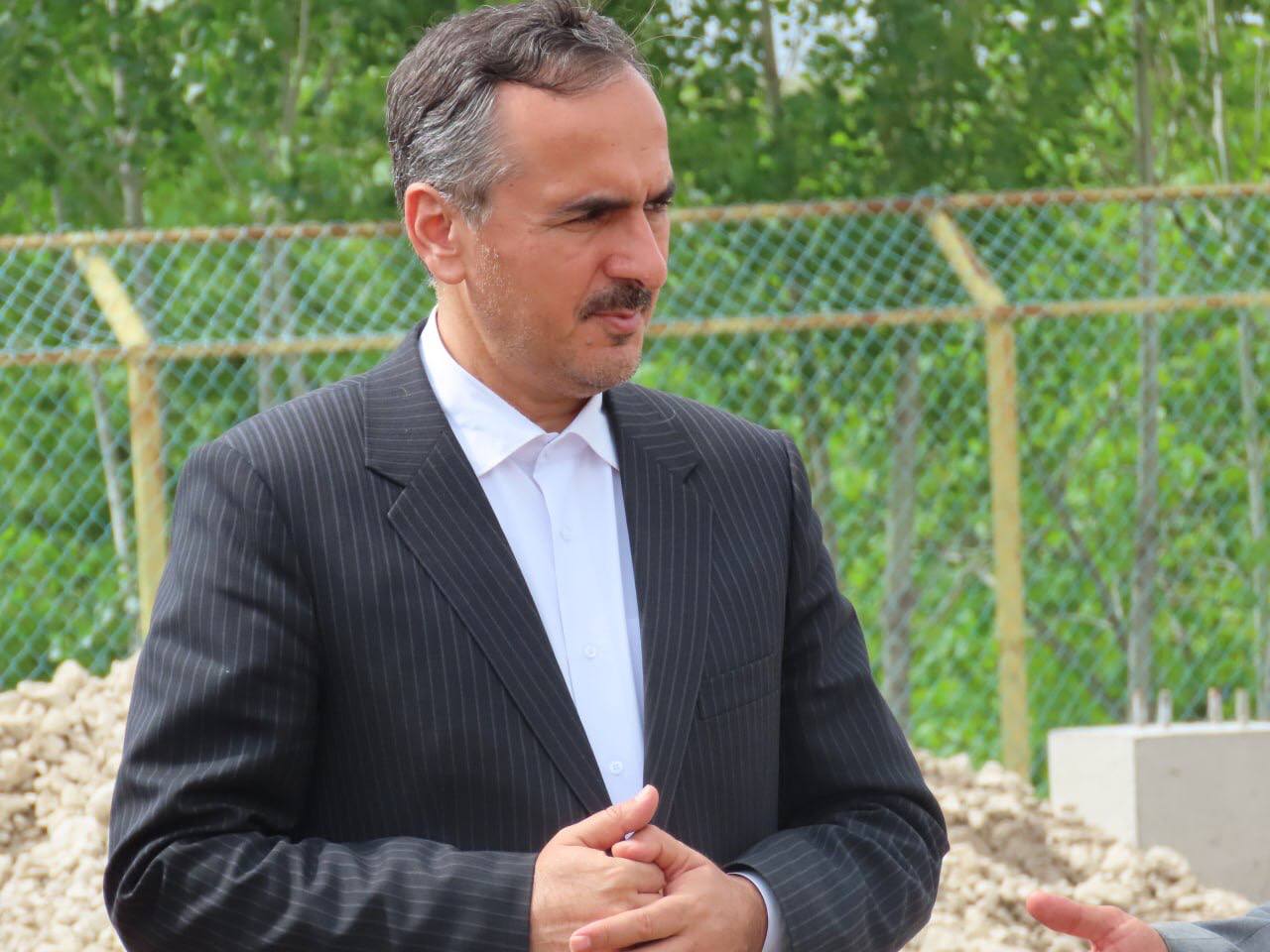 بازدید فرماندار چایپاره و مدیرکل ورزش و جوانان استان از اجرای عملیات عمرانی سالن ورزشی روستای چورس