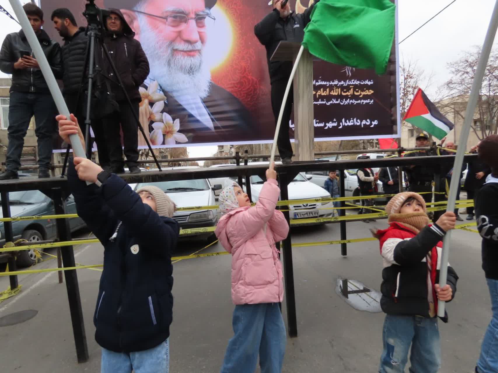 طنین انداز شدن شعار "لبیک یا خامنه‌ای" در چایپاره