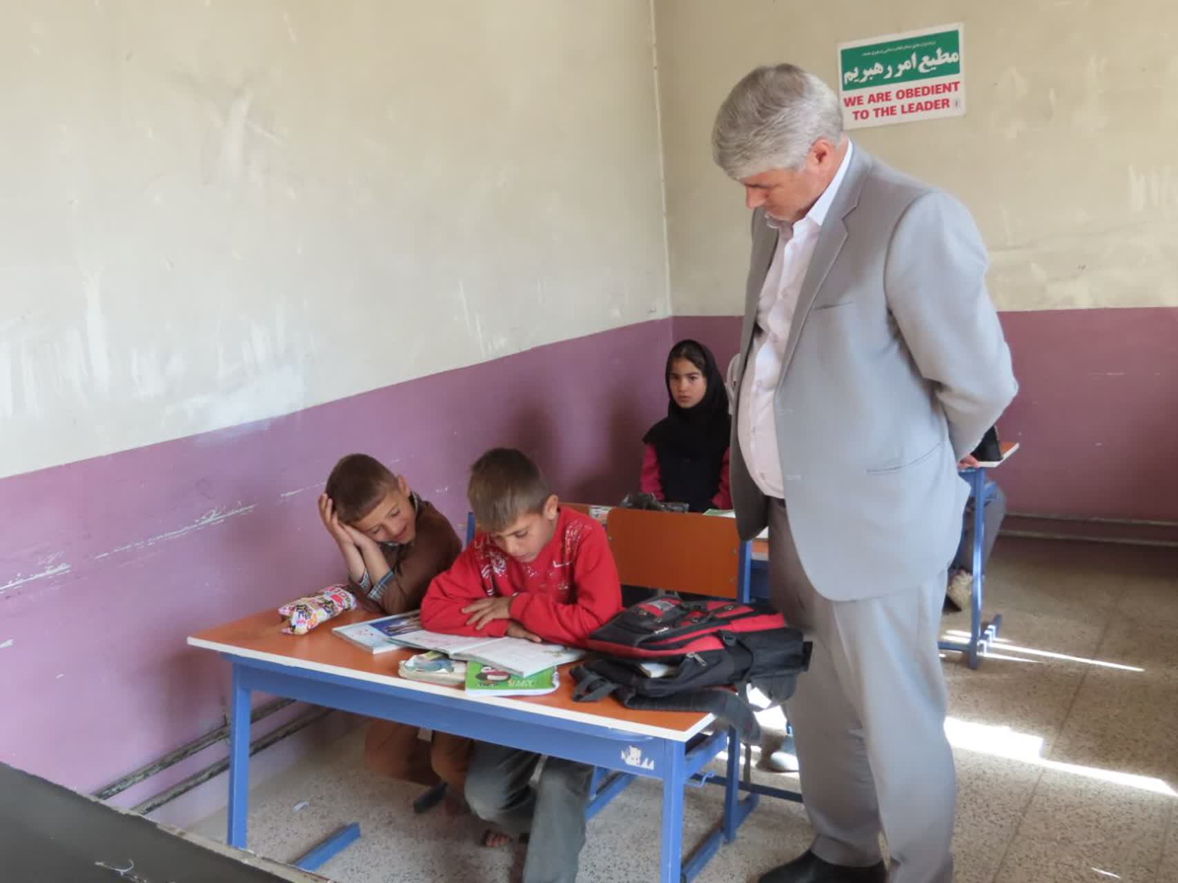 بازدید فرماندار شهرستان چایپاره از دبستان 12 بهمن روستای بالا کهریز