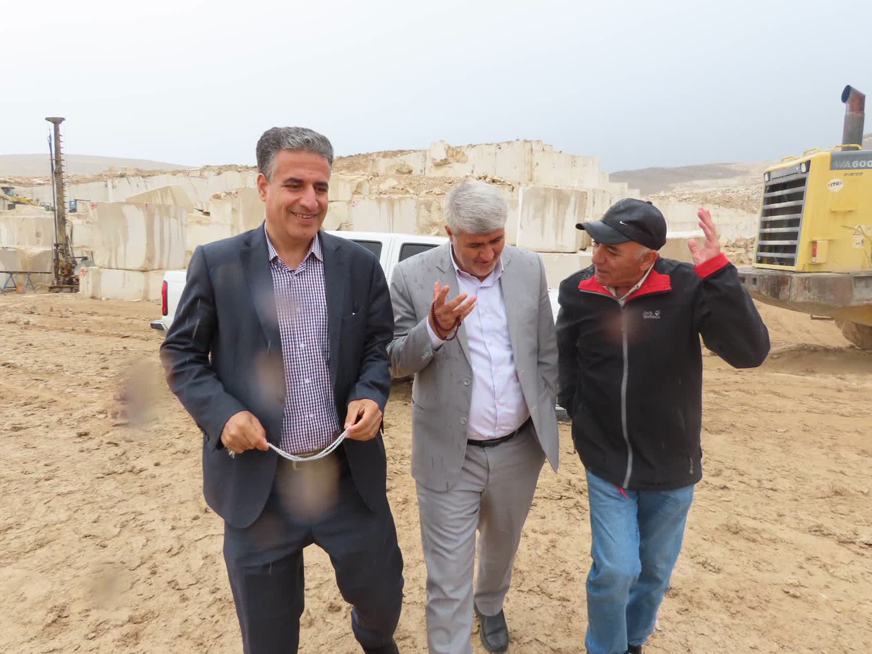 بازدید فرماندار چایپاره از شرکت معدنی کوه کمر چایپاره