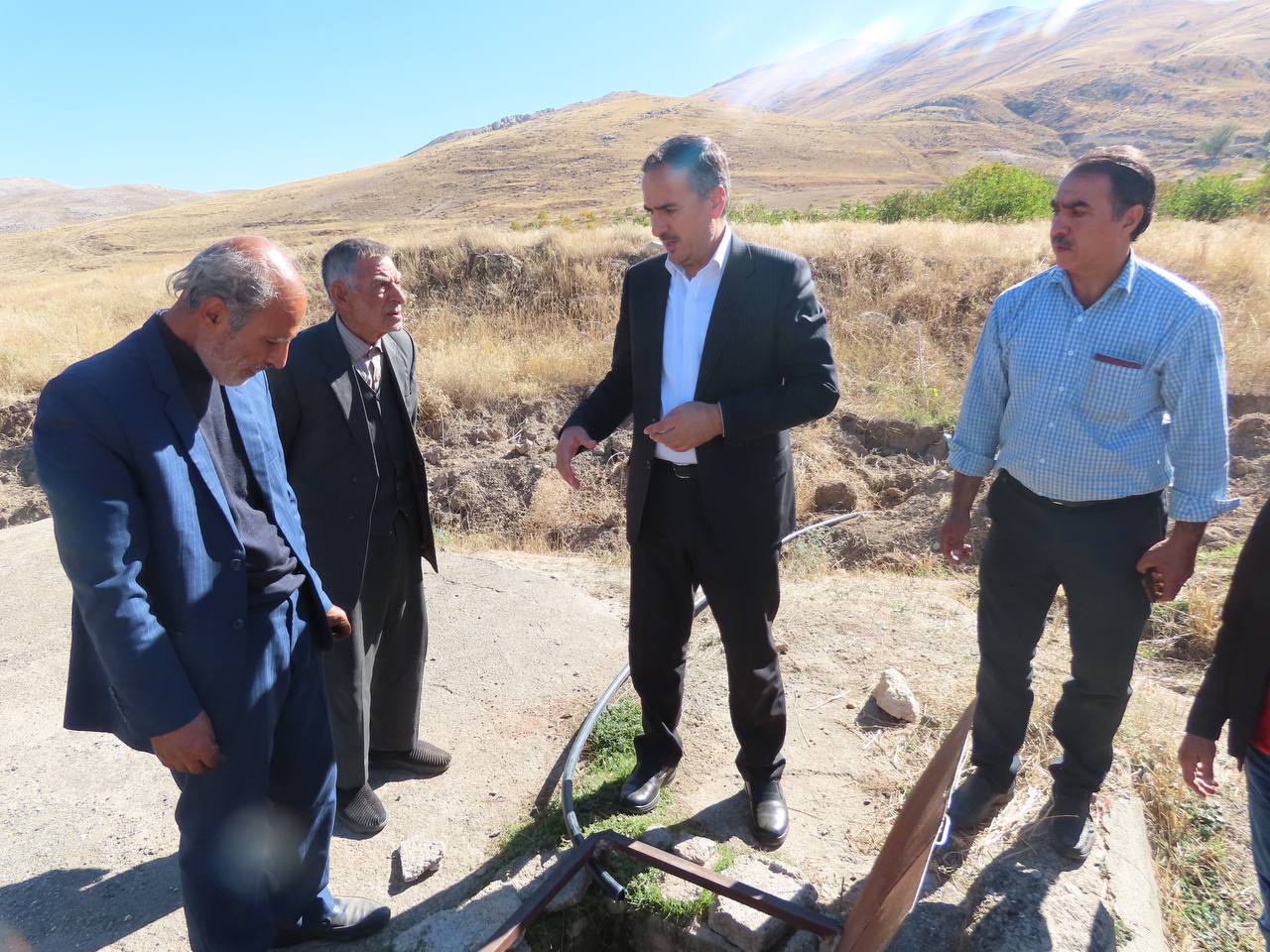 بازدید فرماندار از مخزن آب شرب روستای خانقاه گوزلو
