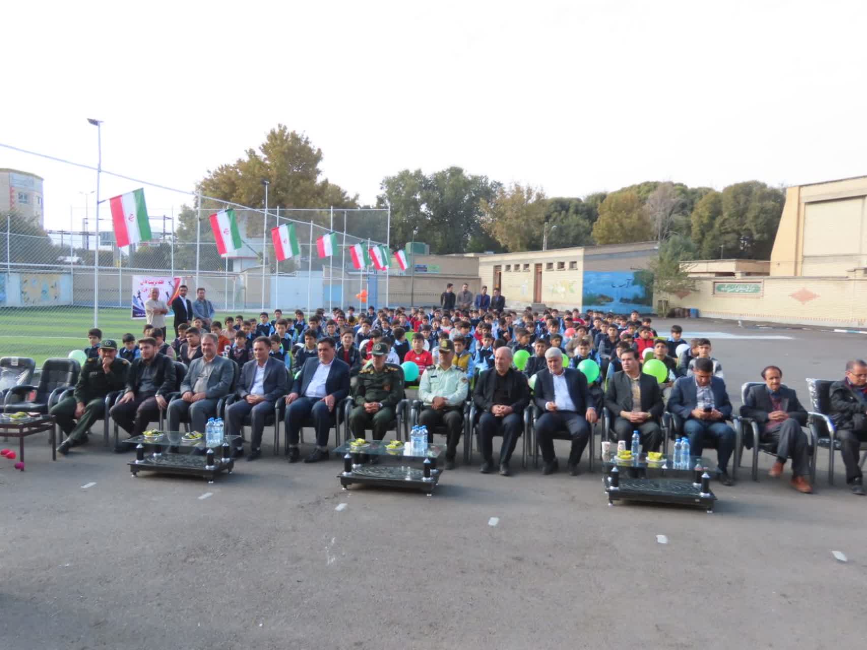 افتتاح فضای ورزشی روباز (چمن مصنوعی) دبستان آیت الله طالقانی