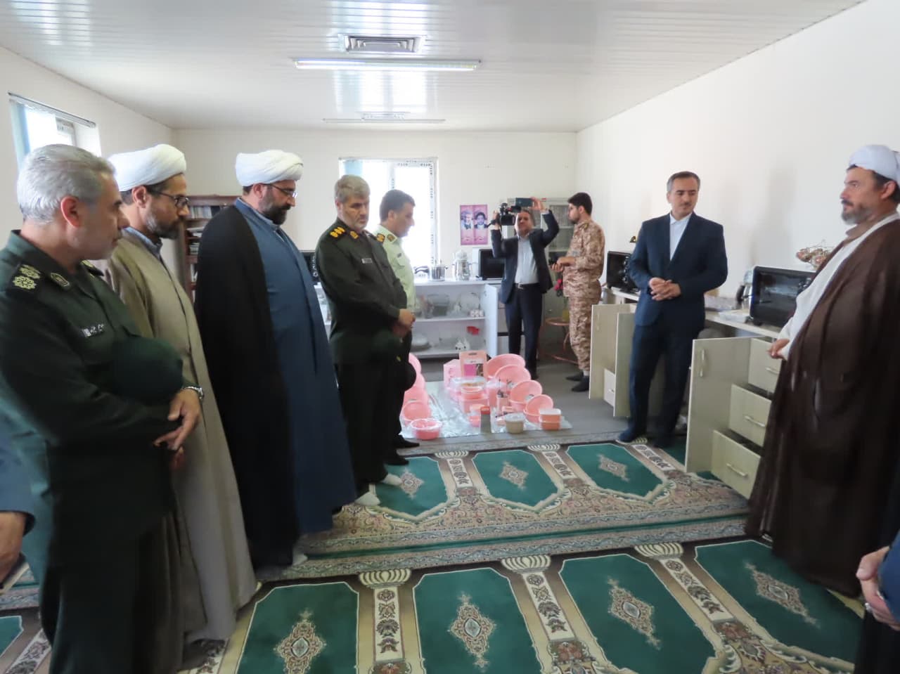 اهداء جهیزیه به نوعروسان