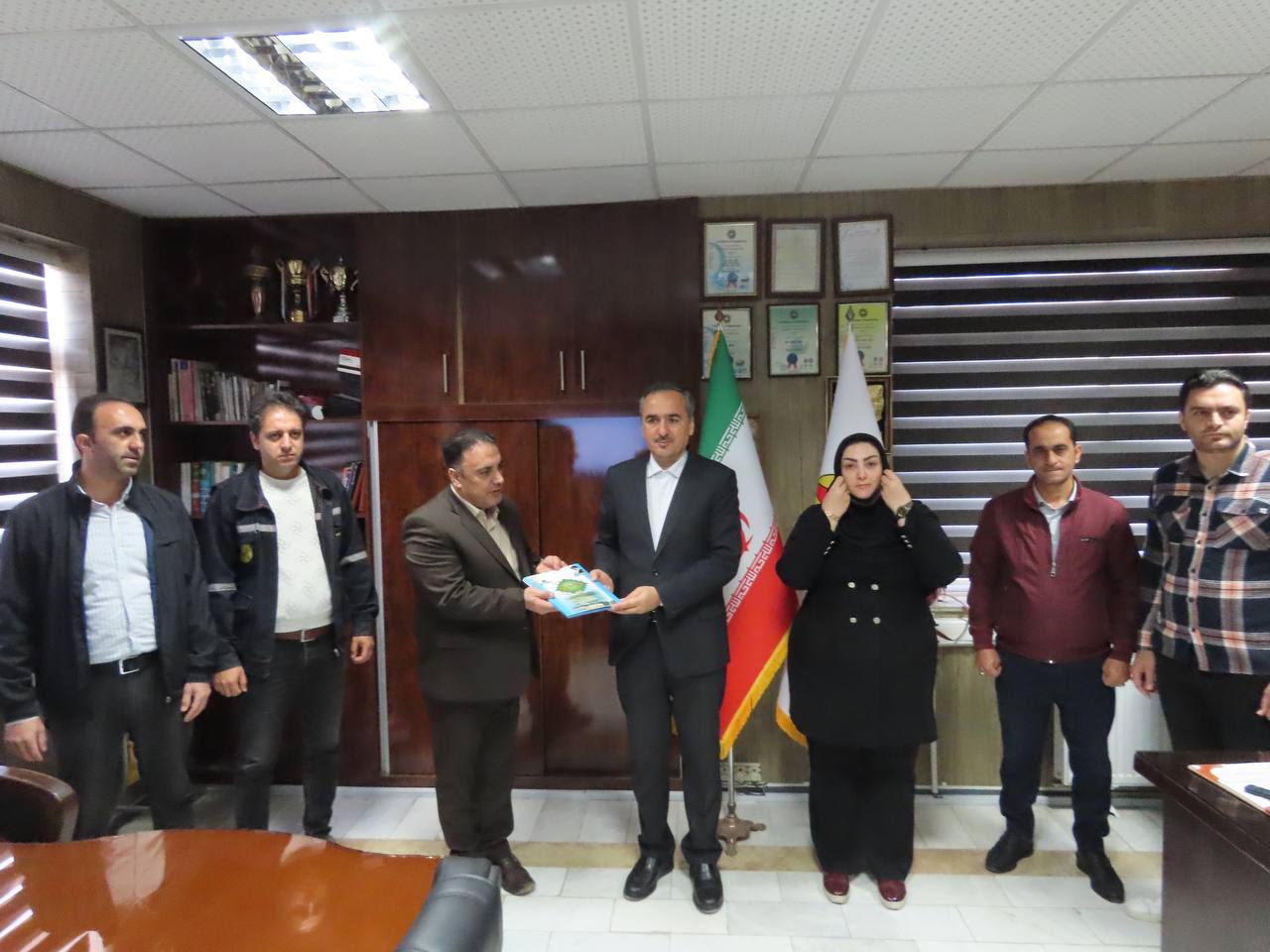 بازدید سرزده سعید شکورزاده فرماندار چایپاره از مدیریت توزیع برق