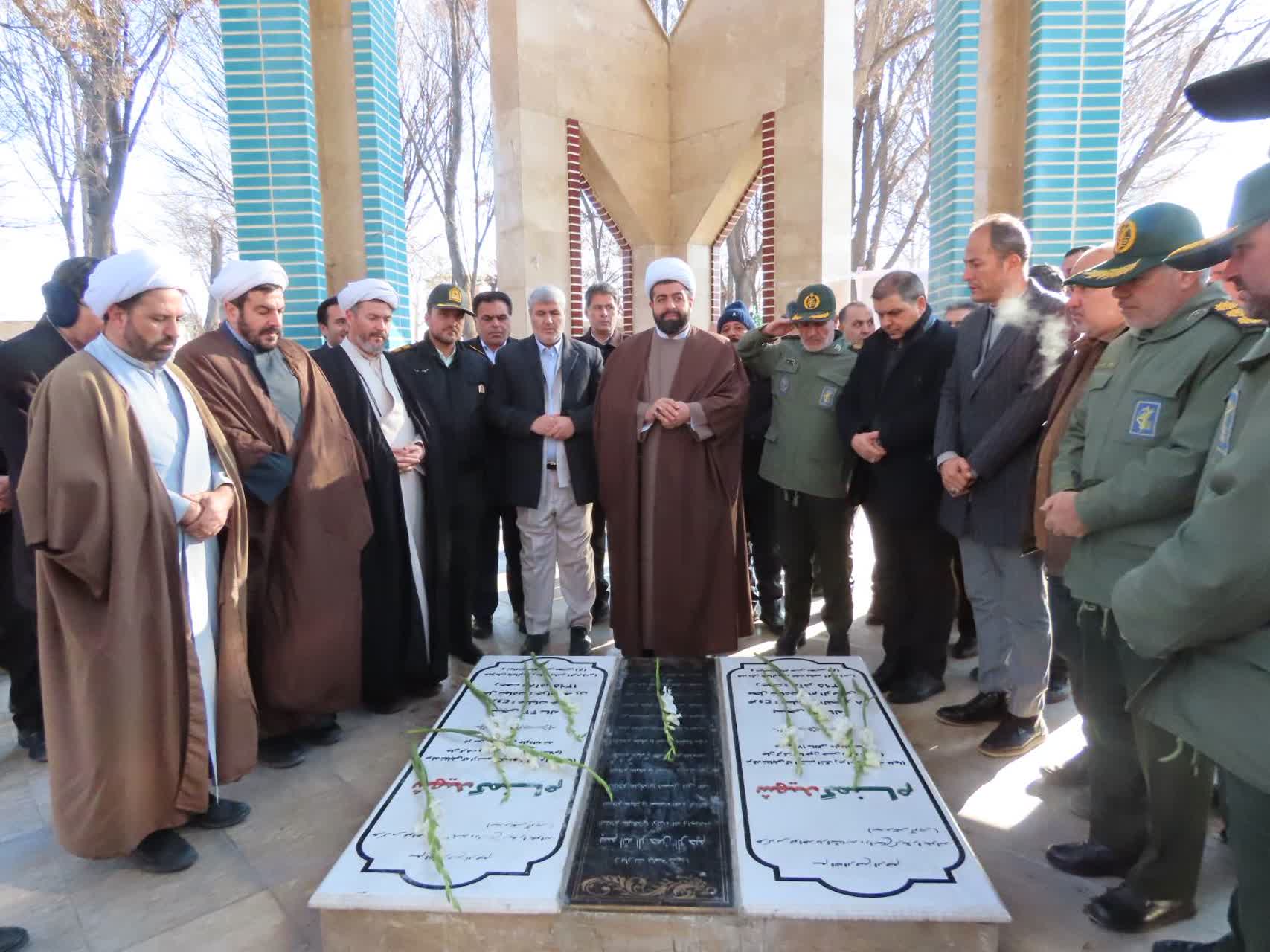 برگزاری آیین غبارروبی و عطرافشانی مزار مطهر شهدای گمنام شهرستان چایپاره