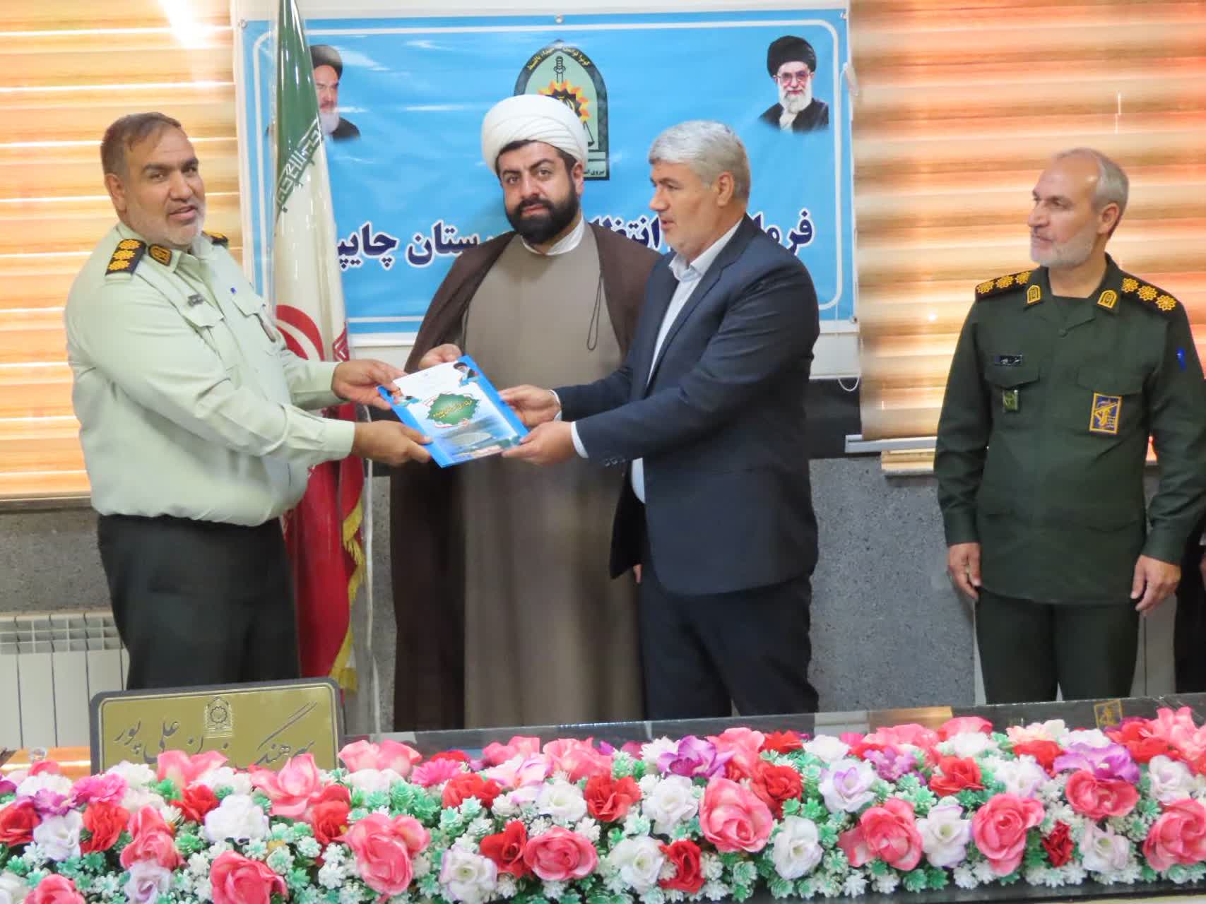 تجلیل فرماندار چایپاره از فرمانده انتظامی شهرستان