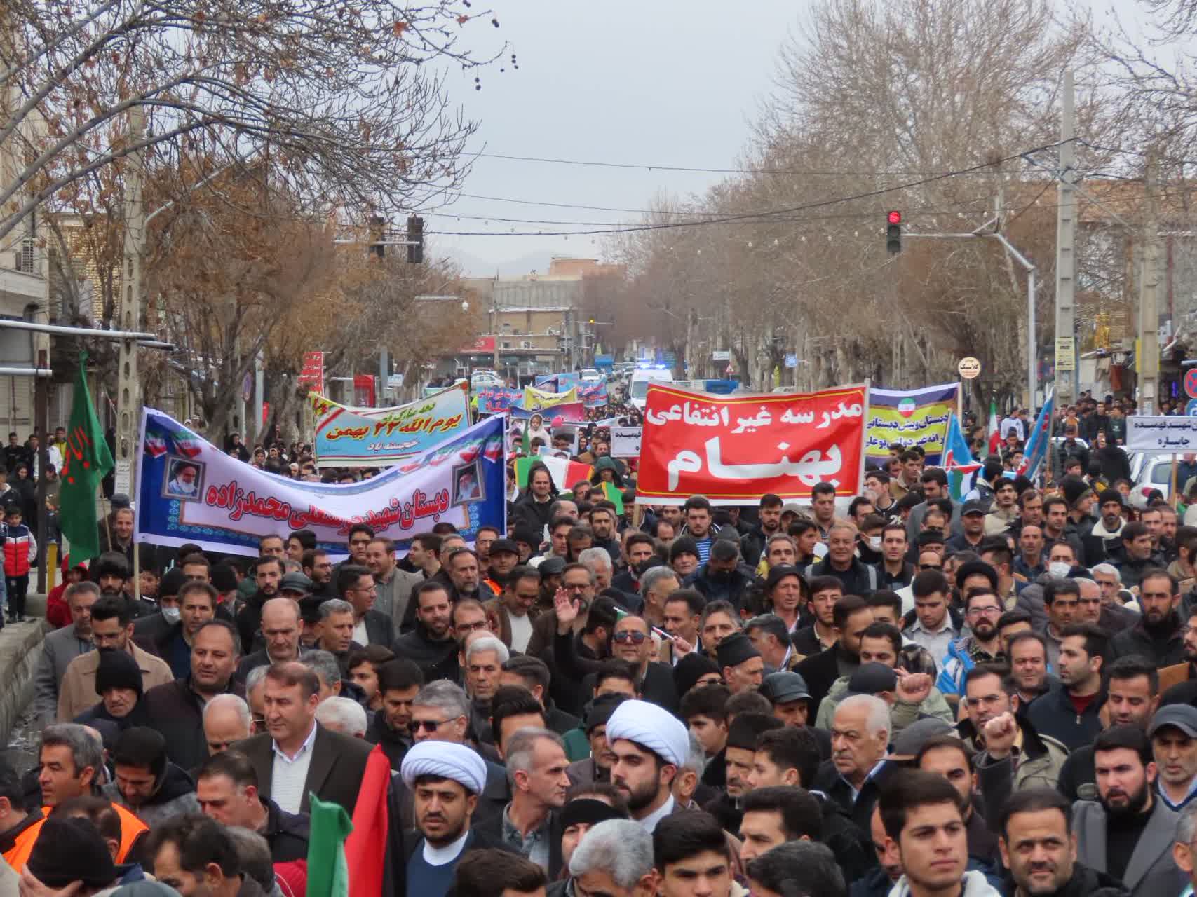 همزمان با سراسر کشور ، راهپیمایی حماسی و دشمن شکن یوم الله 22 بهمن مردم شهرستان چایپاره