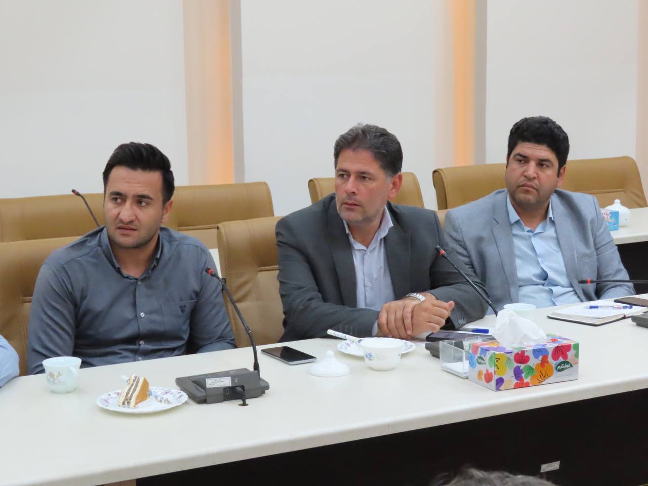 جلسه بررسی مشکلات آب و فاضلاب شهری و روستایی شهرستان چایپاره