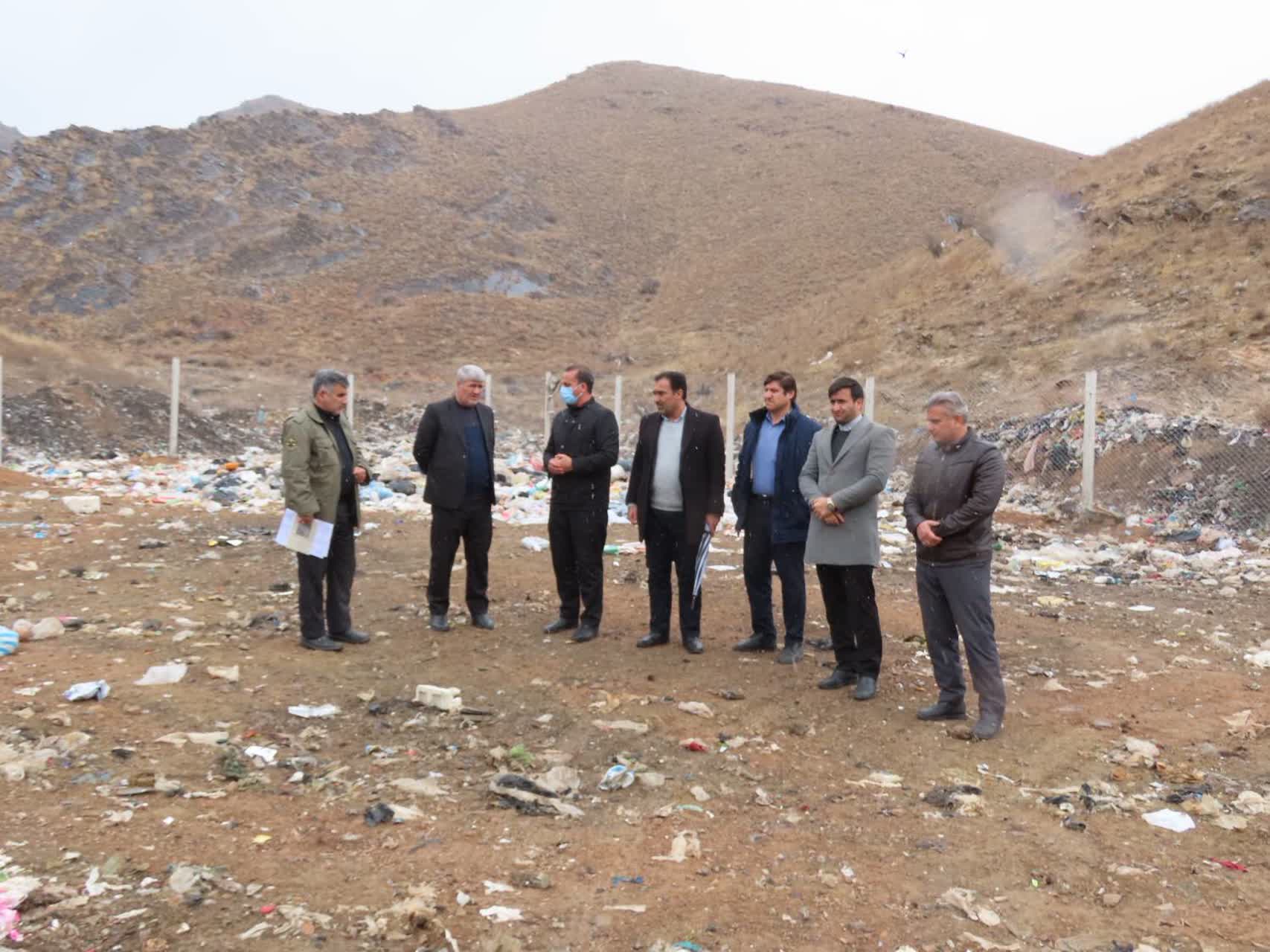 بازدید فرماندار و اعضای کارگروه مدیریت پسماند چایپاره از سایت زباله شهرستان