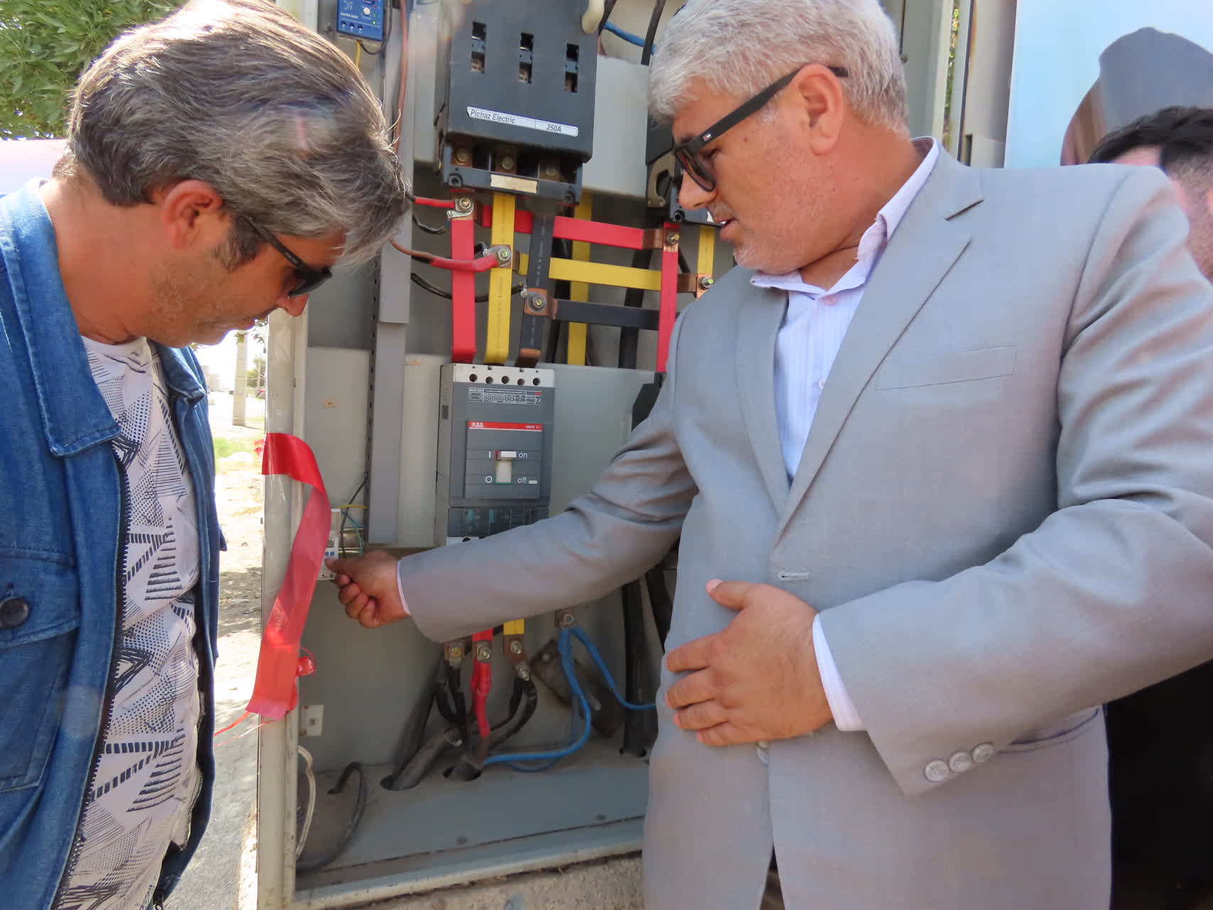 آئین افتتاح پروژه های عمرانی توزیع برق