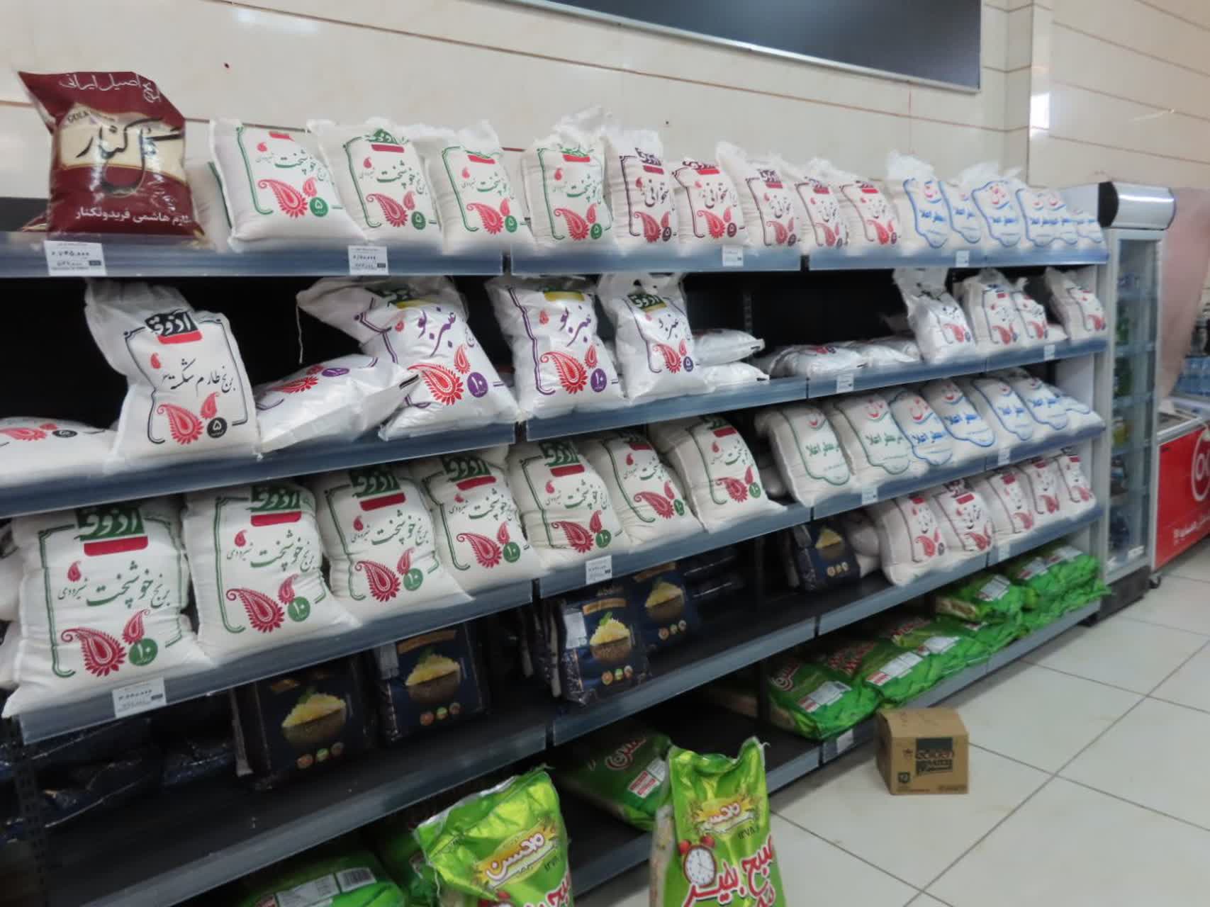 حضور میدانی فرماندار چایپاره برای رصد وضعیت بازار و نظارت بر تأمین کالاهای اساسی