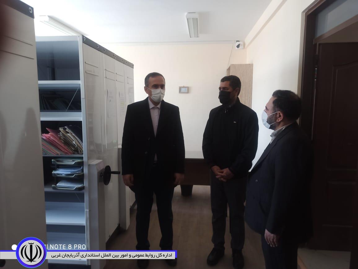 بازدید شکورزاده فرماندار شهرستان از اداره ثبت اسناد و املاک شهرستان چایپاره