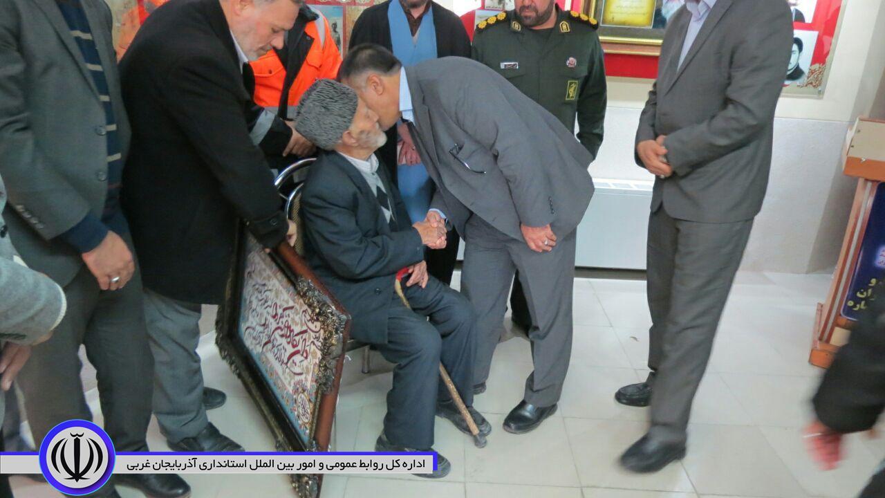 افتتاح نمایشگاه اسنادو آثار شهدای شهرستان چایپاره با هدف ترویج فرهنگ ایثار و شهادت و گرامیداشت یاد و خاطره شهیدان شهرستان دردوران دفاع مقدس برگزارشد.