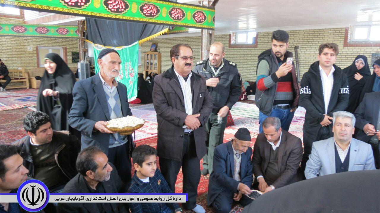 همزمان با پنجمین روز از دهه مبارک فجر جشنواره غذاهای محلی در روستای زنگلان علیا در شهرستان چایپاره برگزار شد.