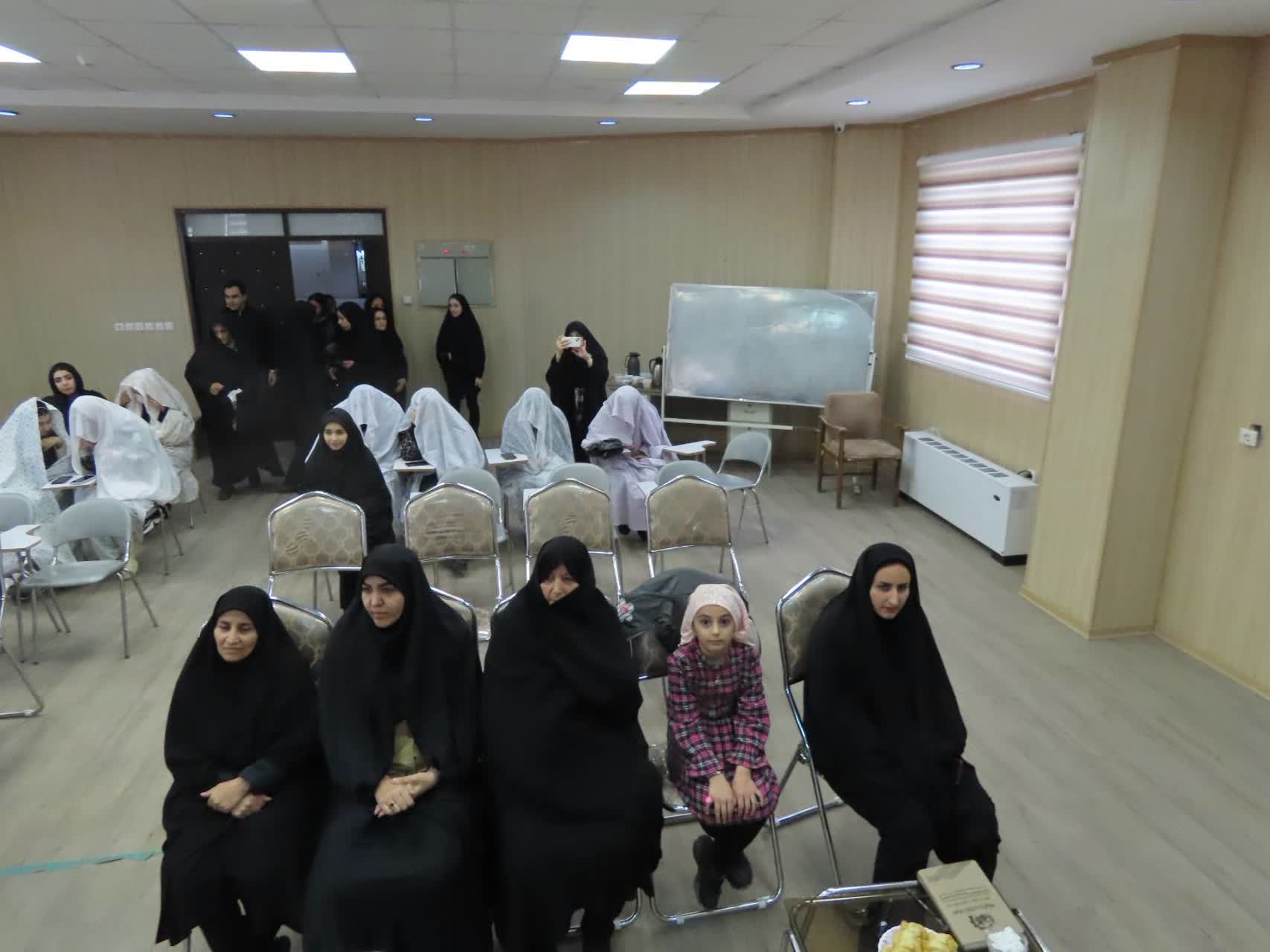 اهداء جهیزیه به نوعروسان توانخواه شهرستان چایپاره