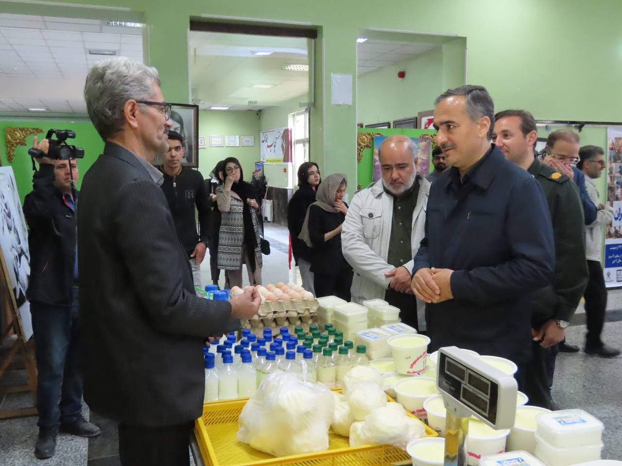 افتتاح نمایشگاه انواع صنایع دستی و غذایی مشاغل خانگی شهری و روستایی