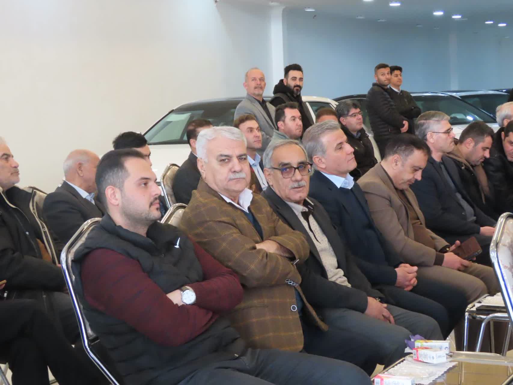 آیین افتتاح نمایشگاه اتومبیل «عطا کرال» در چایپاره با عرضه خودروهای منطقه آزاد ماکو