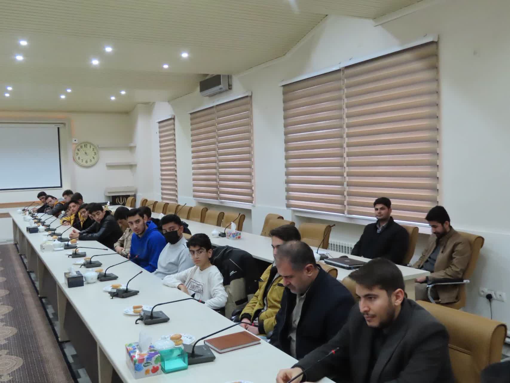 جلسه روسای شورای دانش‌آموزی مدارس شهرستان با فرماندار چایپاره؛ تأکید بر توسعه زیرساخت‌ها و تربیت مسئولیت‌پذیر در مدارس