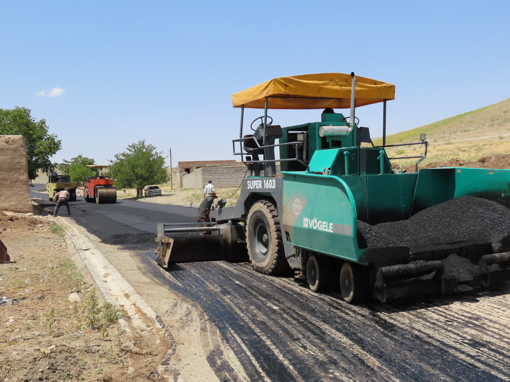 طرح عمرانی بهسازی و آسفالت معابر روستای قمیشگان سفلی آماده افتتاح شد