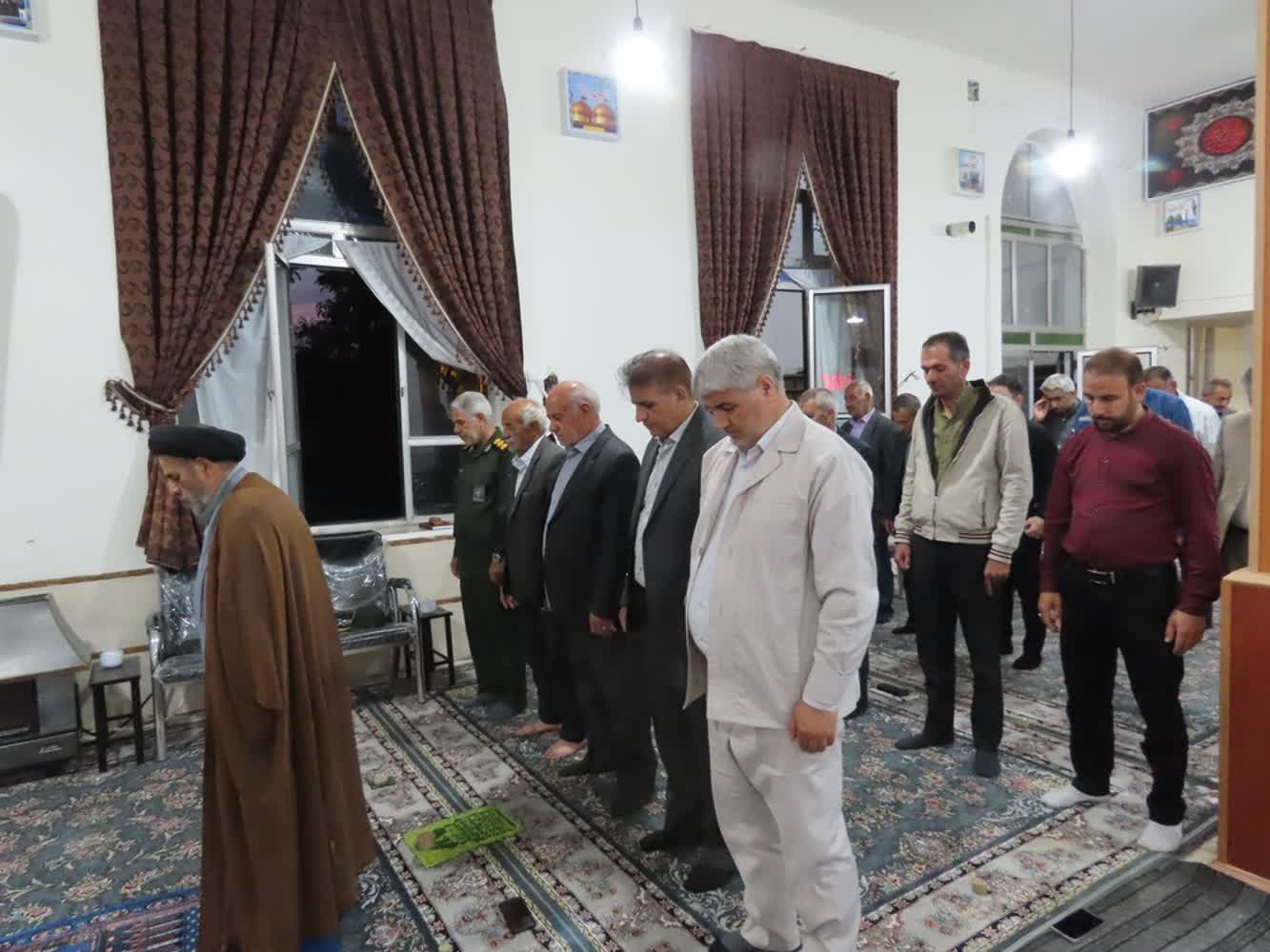 حضور فرماندار چایپاره در جمع نمازگزاران مسجد امام سجاد(ع) محله جمال آباد