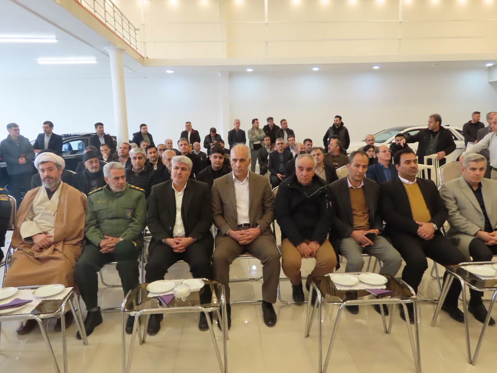 آیین افتتاح نمایشگاه اتومبیل «عطا کرال» در چایپاره با عرضه خودروهای منطقه آزاد ماکو