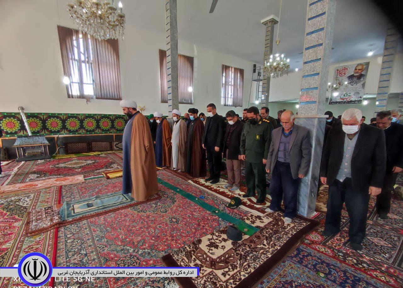 حضور فرماندار شهرستان چایپاره در مسجد امام سجاد (ع) شهر حاجیلار و دیدار صمیمی با مردم جهت رفع مشکلات و اقامه نماز جماعت