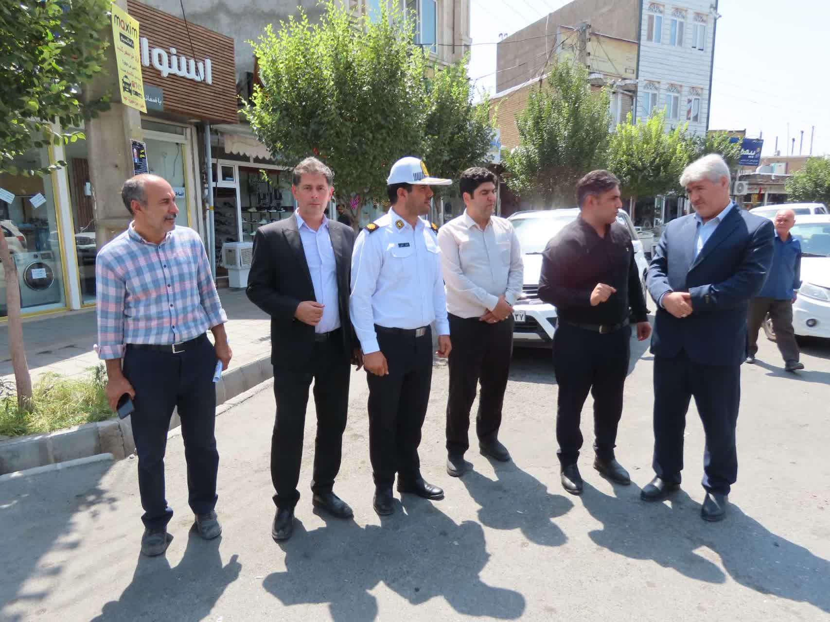 بازدید فرماندار چایپاره از فلکه گلدان شهرستان