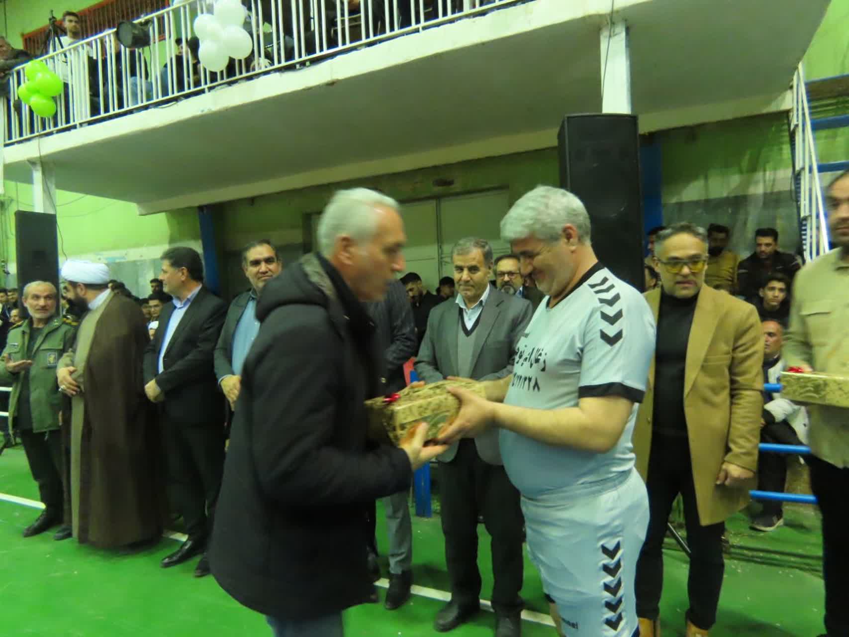 پیروزی پیشکسوتان چایپاره در دیدار دوستانه گرامیداشت چهل‌وهفتمین سالگرد پیروزی انقلاب اسلامی