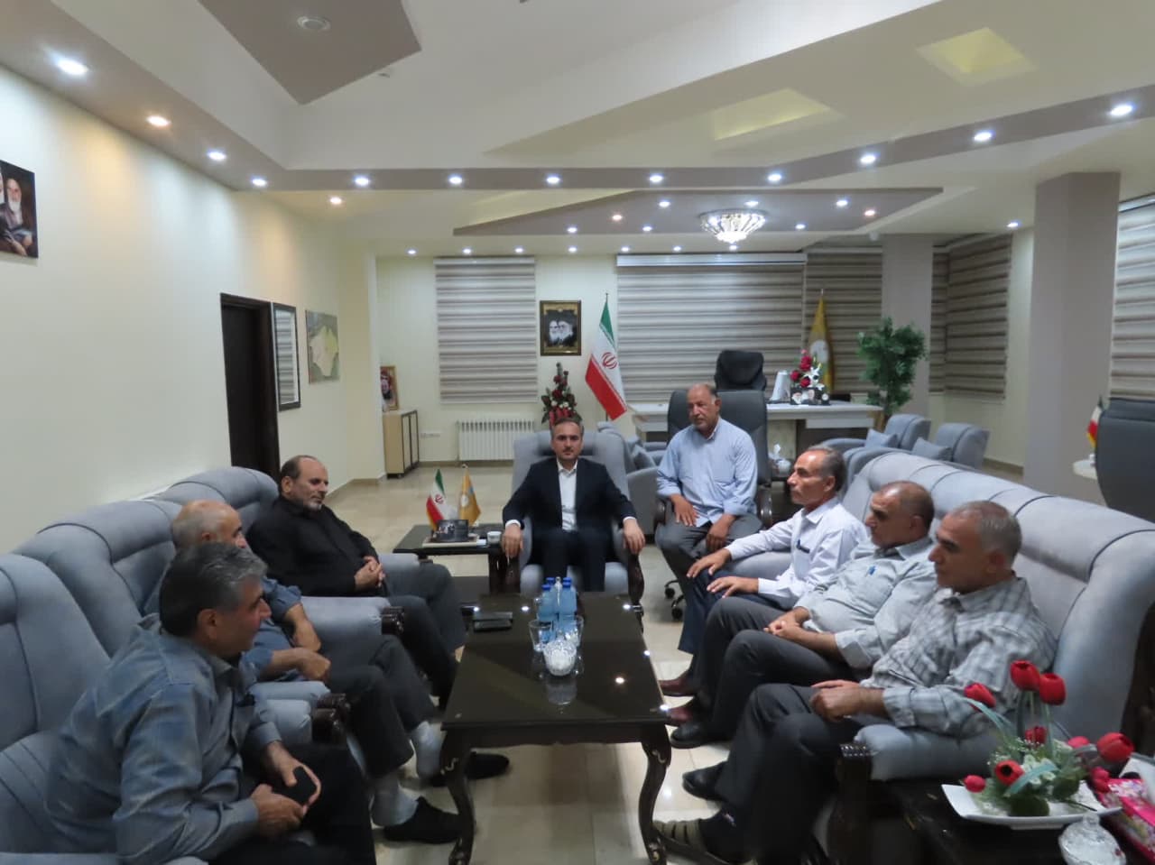 دیدار جمعی از پیشکسوتان دفاع مقدس استان کرمانشاه با فرماندار چایپاره