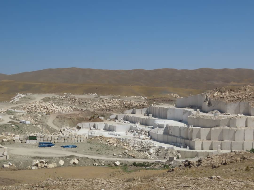 بازدید فرماندار شهرستان چایپاره از معدن مرمریت گوزدگن