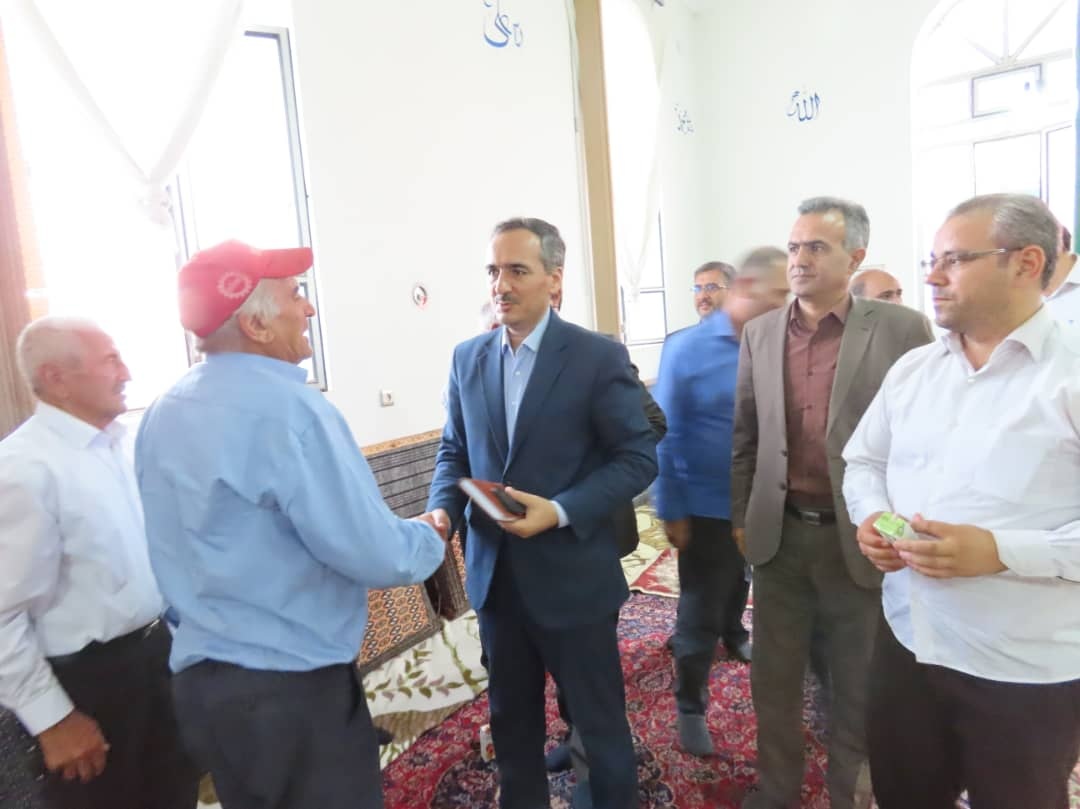 بازدید فرماندار و جمعی از مسئولان شهرستان چایپاره از روستای حسین بگلو توابع بخش حاجیلار