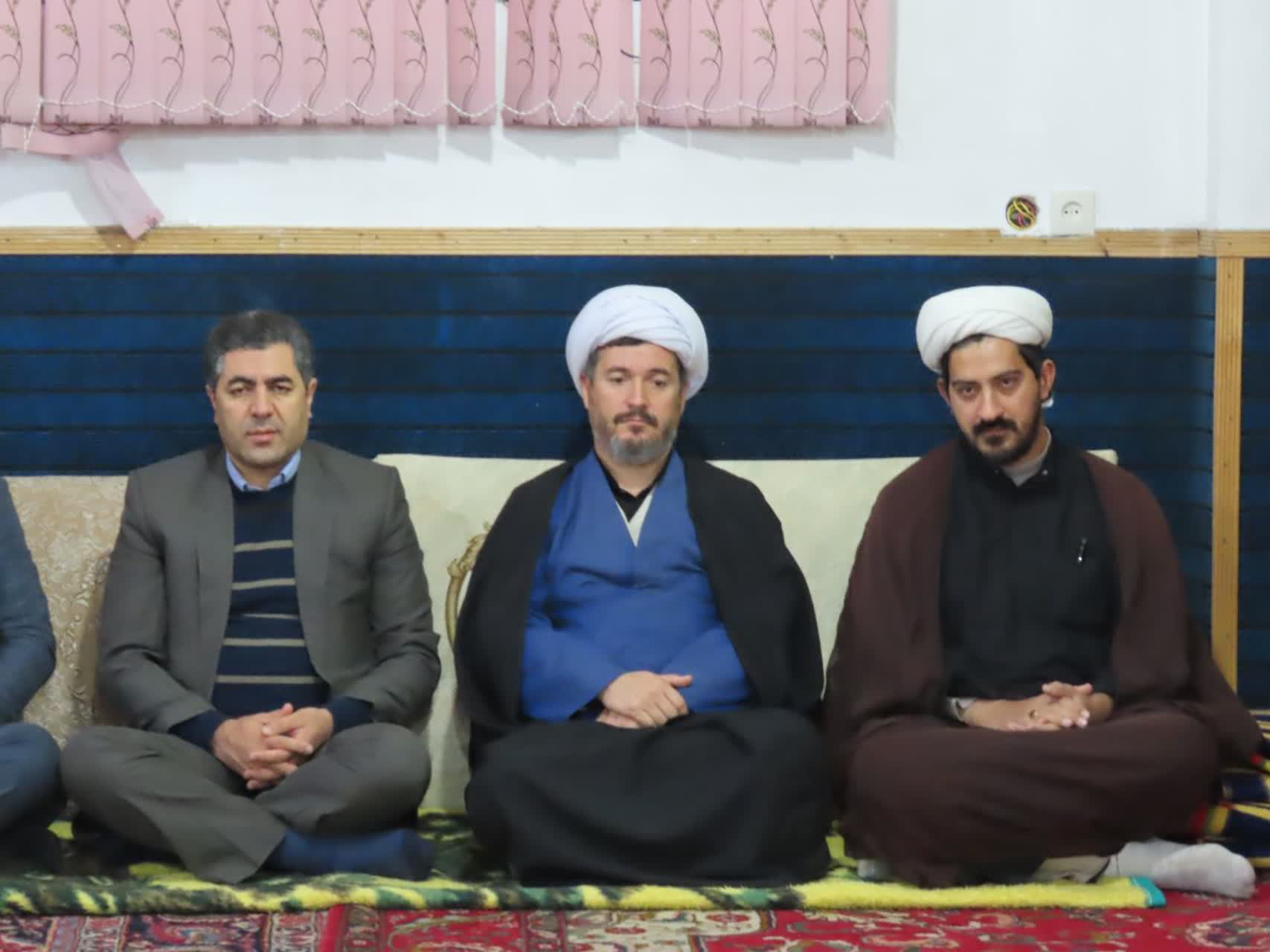 حضور معاون فرماندار چایپاره در مراسم ایام فاطمیه در روستای بسطام