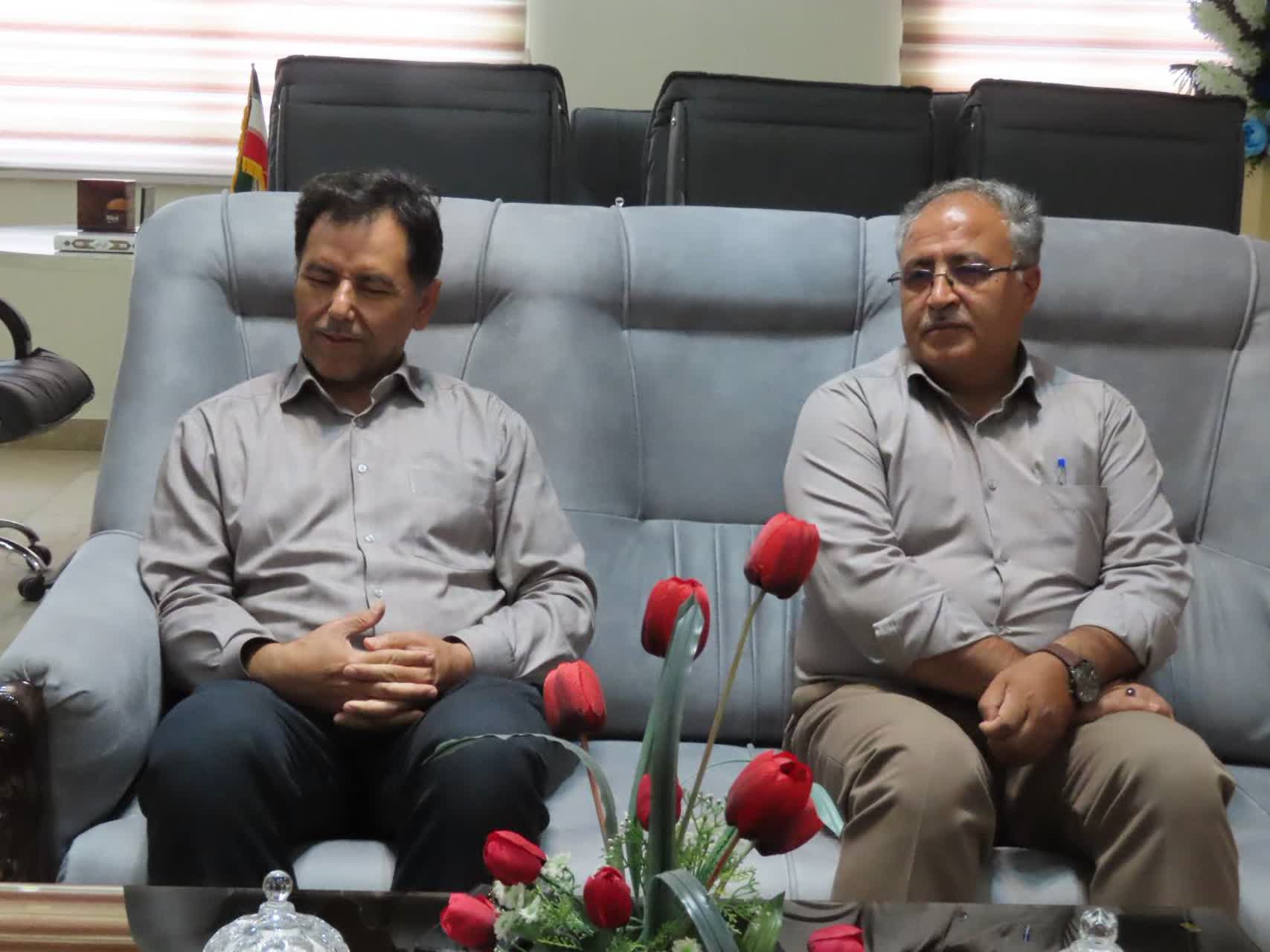 دیدار مدیر کمیته امداد امام خمینی(ره) شهرستان با سرپرست فرمانداری چایپاره جهت تبریک انتصاب ایشان