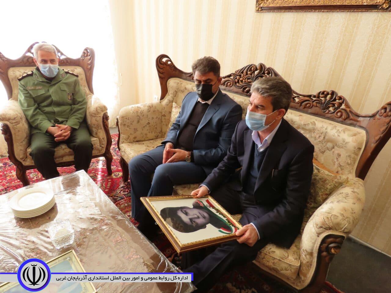 همزمان با هفتمین روز از دهه مبارک فجر دیدار باخانواده معظم شهیدمخلص در شهرستان چایپاره