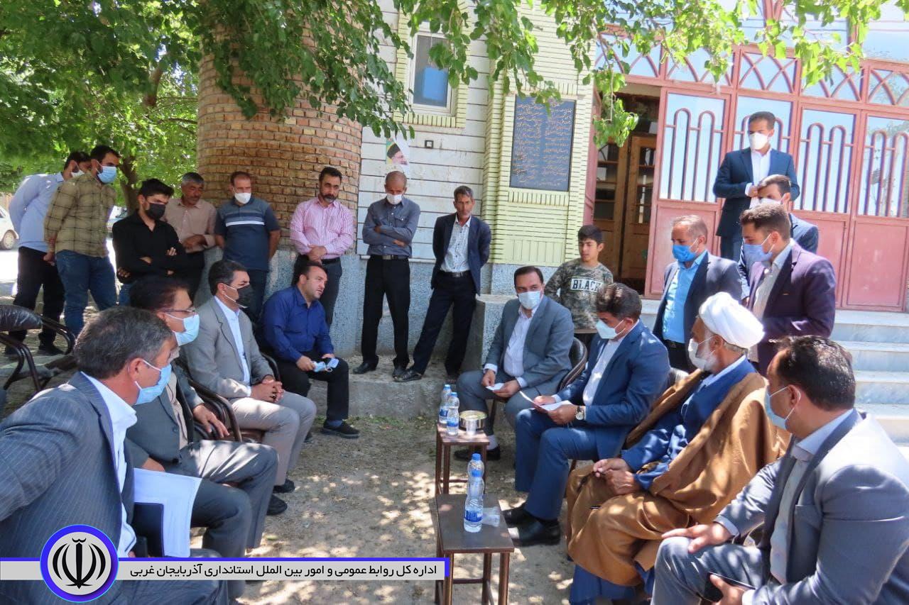 حضور دکتر نجف زاده نماینده مردم خوی و چایپاره در مجلس شورای اسلامی وامینی فرماندار شهرستان در روستای تاریخی و گردشگری چورس