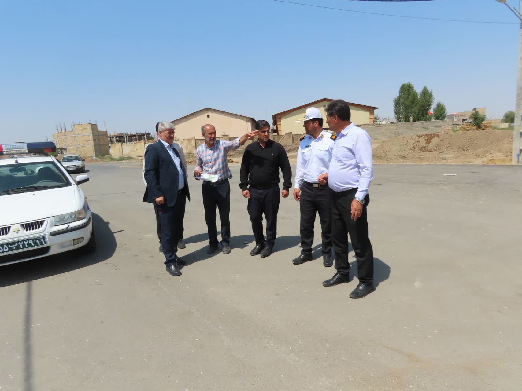 بازدید فرماندار از پروژه بازگشایی مسیر کمربندی