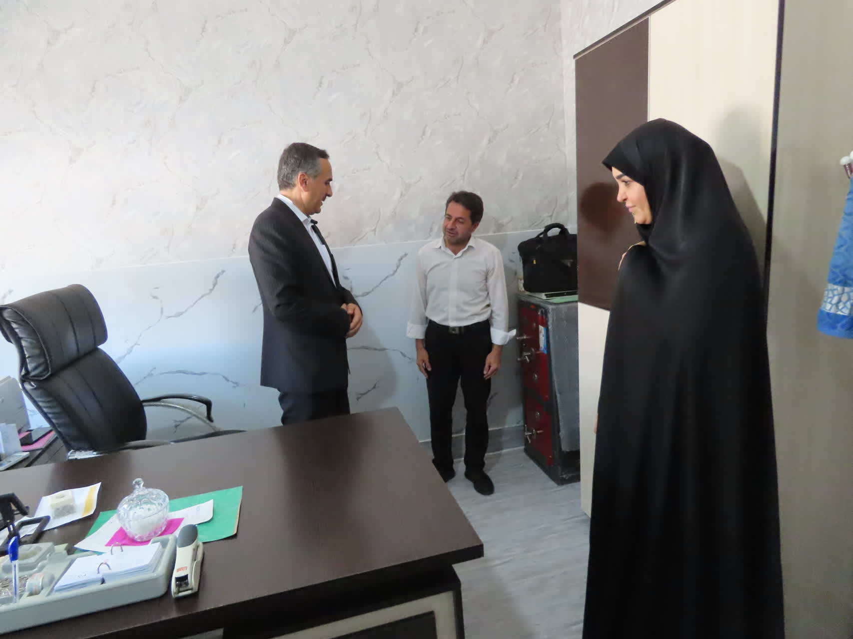 بازدید سرزده سعید شکورزاده فرماندار چایپاره از اداره بهزیستی