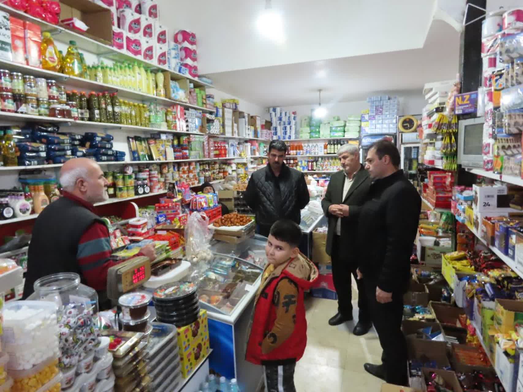 بازدید فرماندار شهرستان از فروشگاه‌های سطح شهر