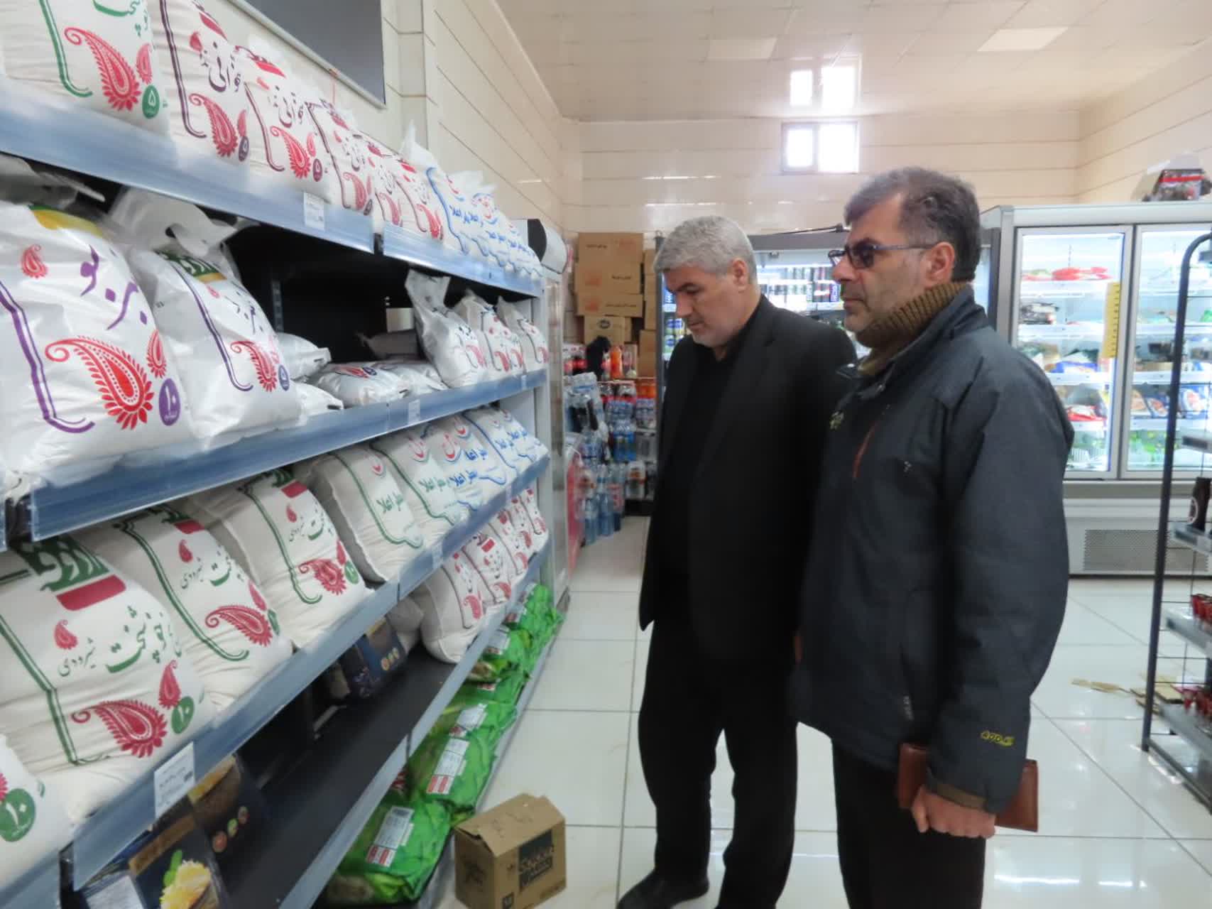 حضور میدانی فرماندار چایپاره برای رصد وضعیت بازار و نظارت بر تأمین کالاهای اساسی