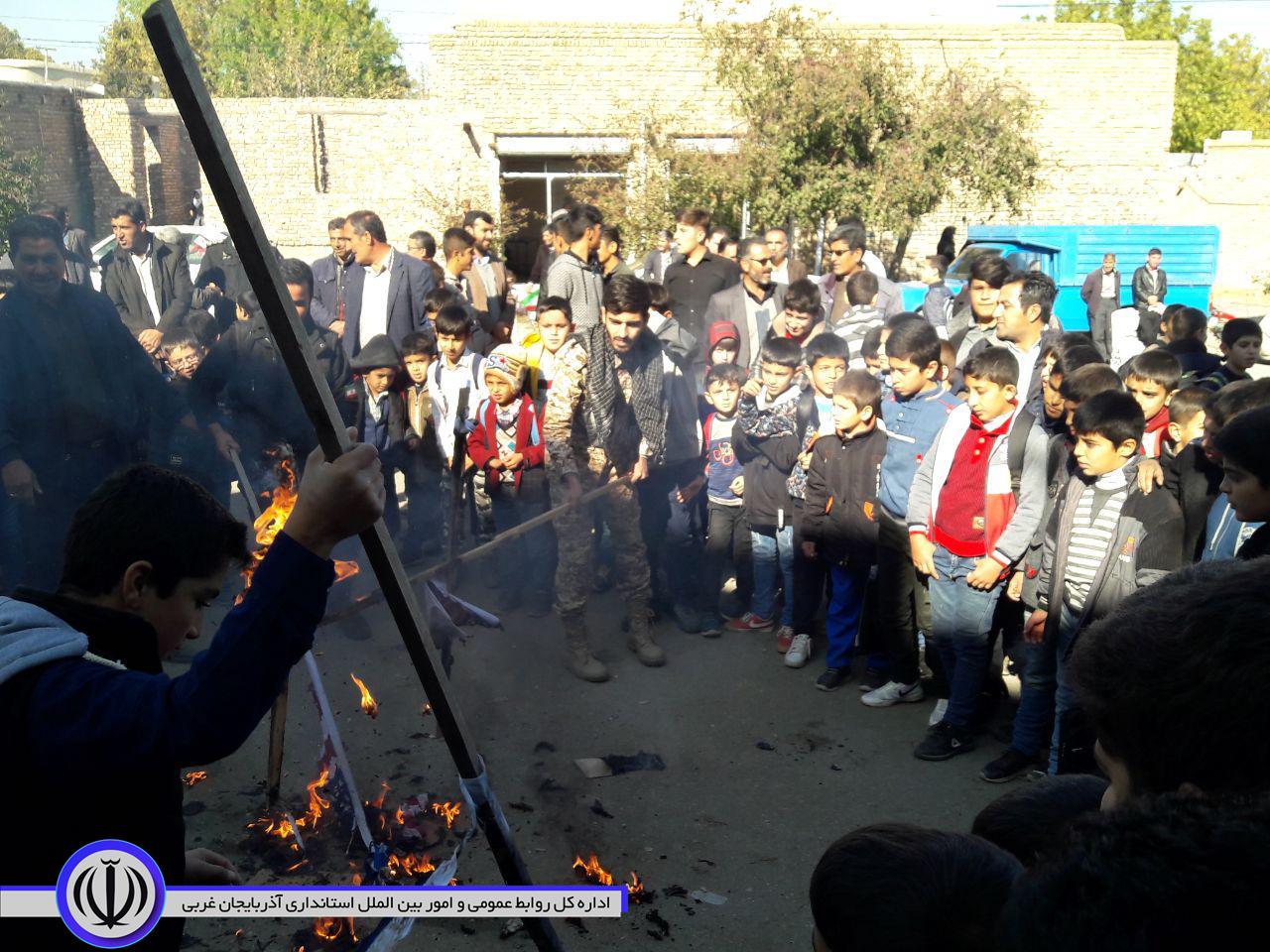 برگزاری باشکوه راهپیمایی یوم الله 13 آبان ماه بخش مرکزی با حضور بخشدار مرکزی، اقشار مختلف مردم و دانش آموزان در روستای تاریخی و گردشگری چورس