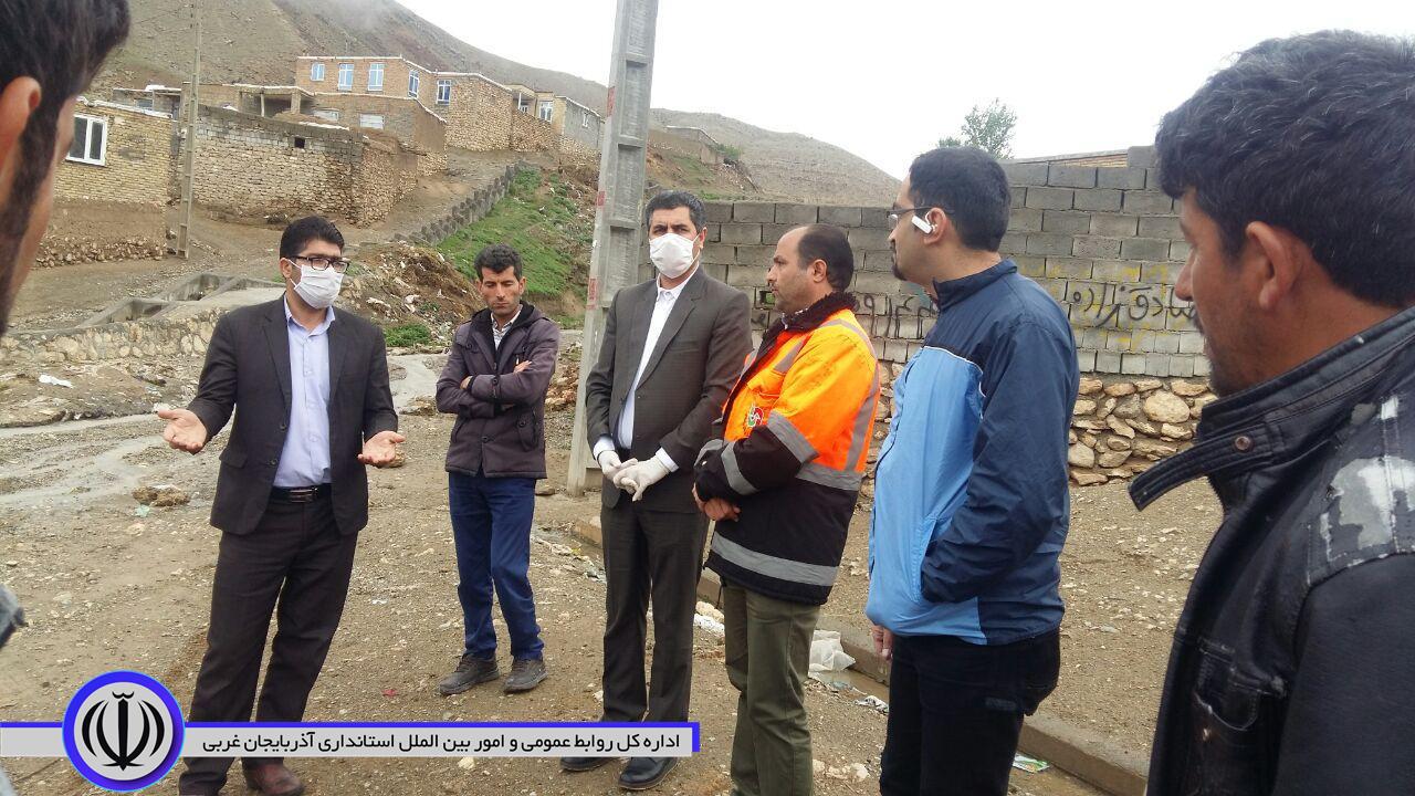 بازدید میدانی بخشدار بخش مرکزی به همراه رئیس اداره راهداری و حمل و نقل جاده ای و دهیار روستا از نقاط آسیب دیده روستای شوریک در پی جاری شدن سیلاب در این روستا