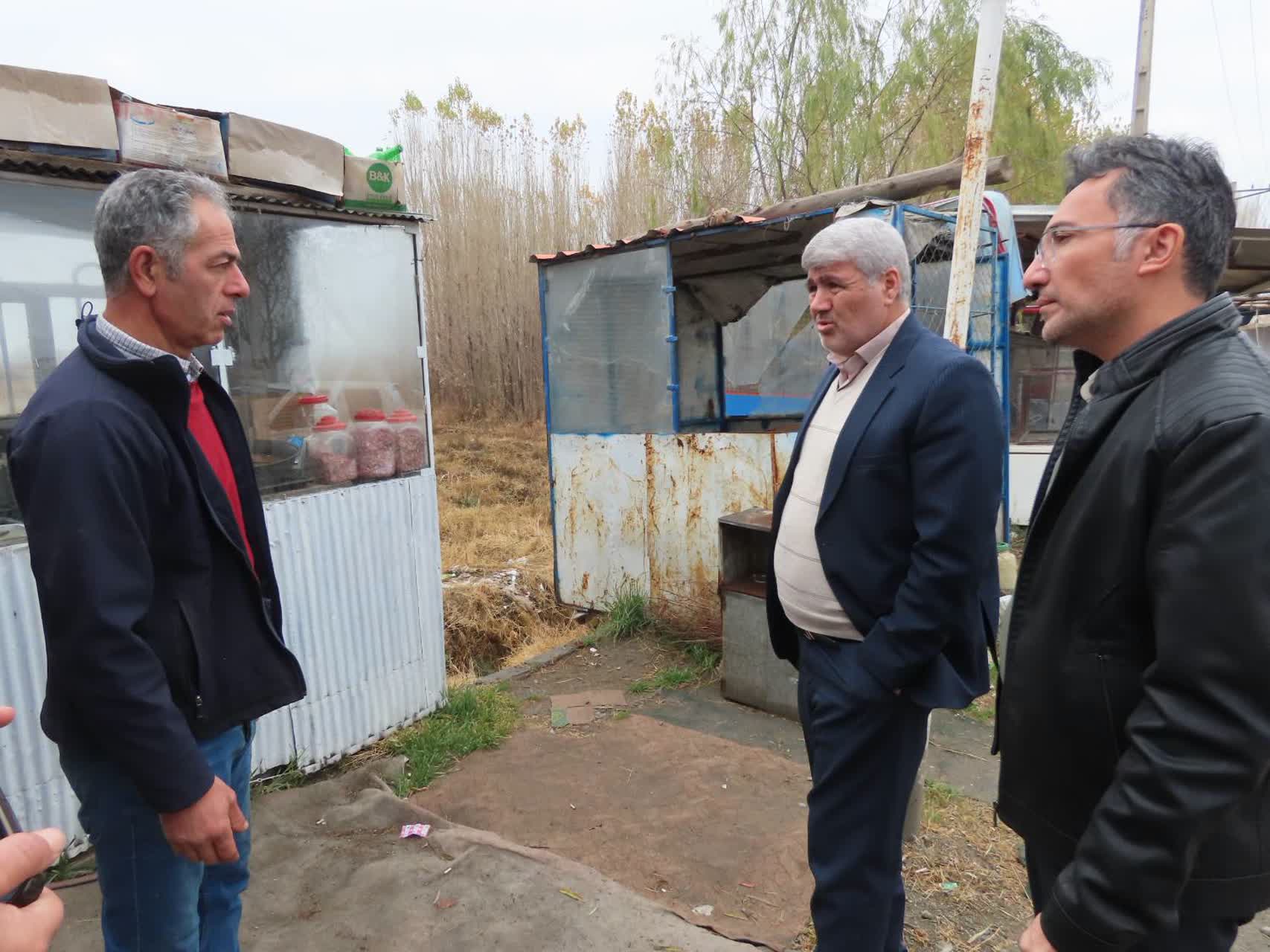 بازدید رضا اقلیمیان فرماندار چایپاره از کیوسک‌ها و دکه‌های واقع در ورودی شهر قره ضیاءالدین