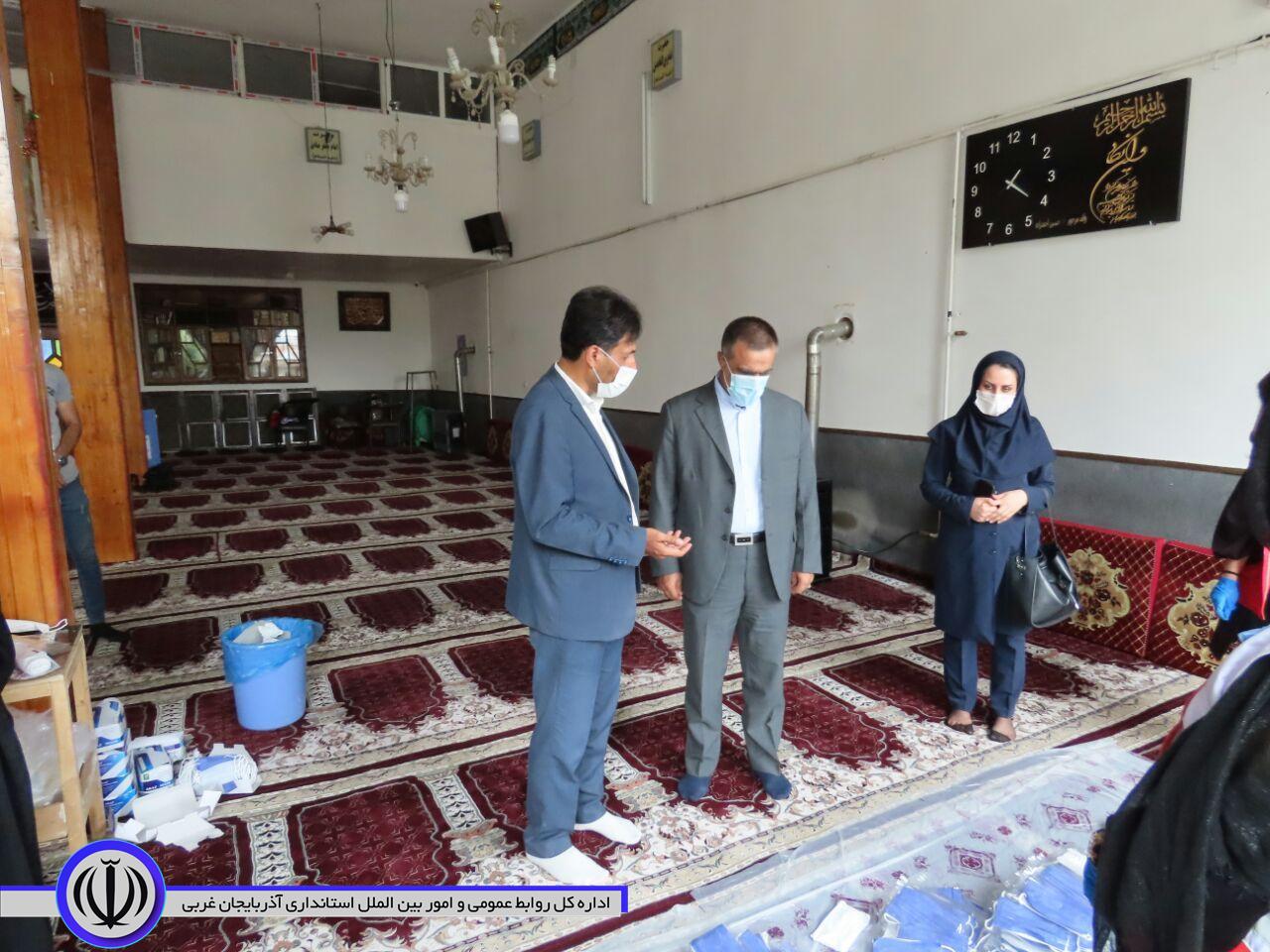 بازدید فرماندار از مراحل بسته بندی طرح توزیع رایگان بیش از ۳۰۰۰ماسک در بین مناطق محروم شهرستان