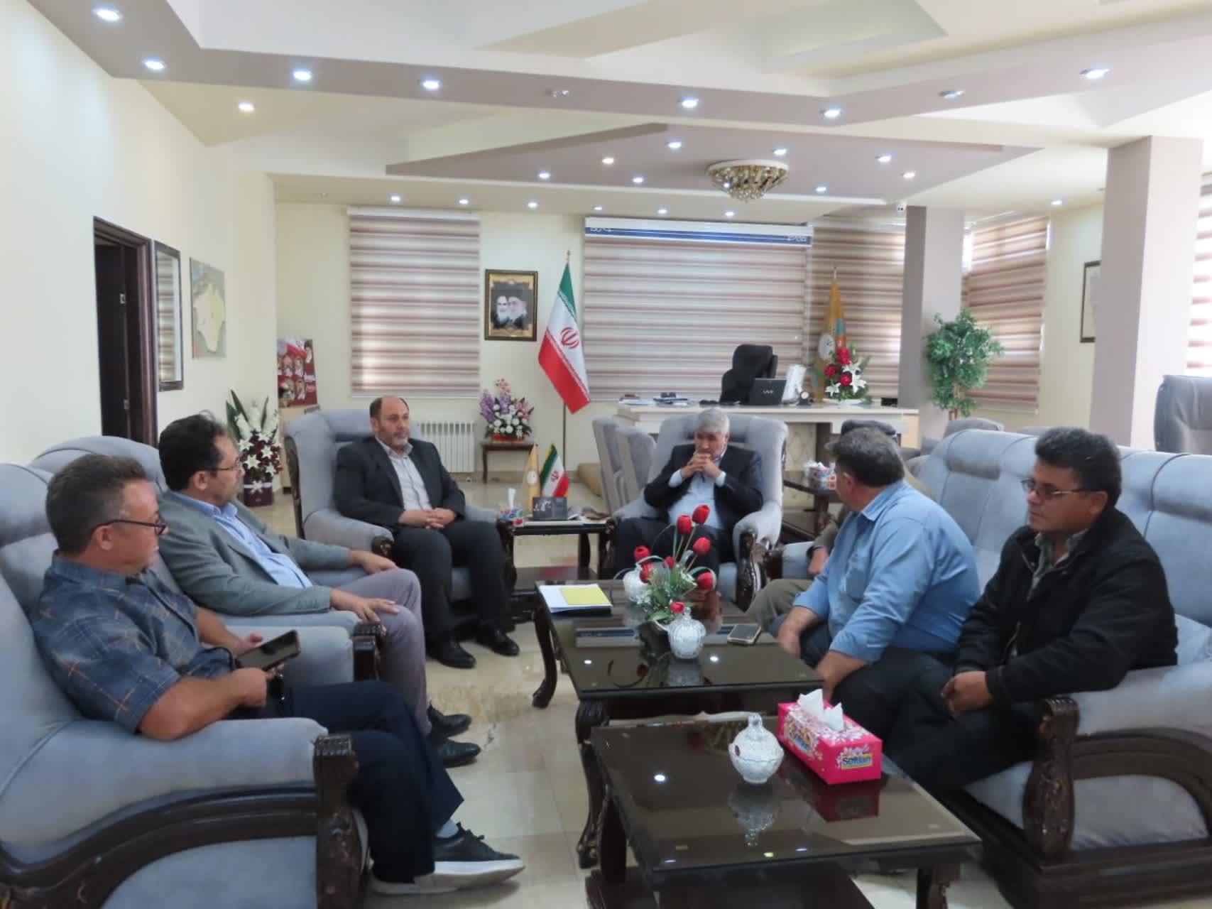 با پیگیری های مجدانه رضا اقلیمیان فرماندار چایپاره و نماینده مردم شهرستان در مجلس شورای اسلامی و حضور مدیر کل دامپزشکی استان در شهرستان، مشکل اساسی دامداران و چوبداران در اخذ گواهی حمل دامپزشکی و انتق