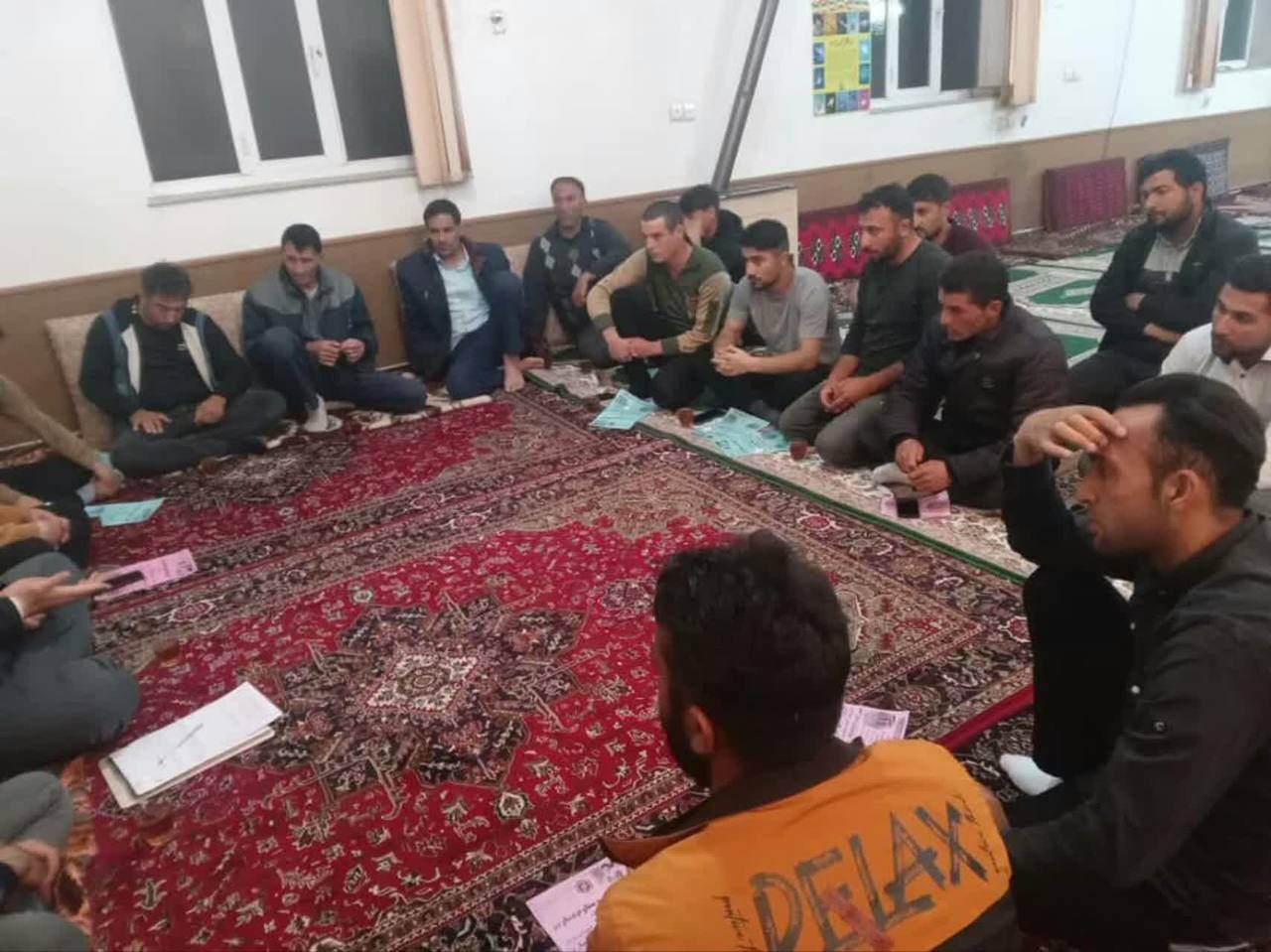 دیدار چهره به چهره مدیر بنیاد مسکن انقلاب اسلامی به همراه کارشناسان و ناظرین فنی روستایی شهرستان چایپاره