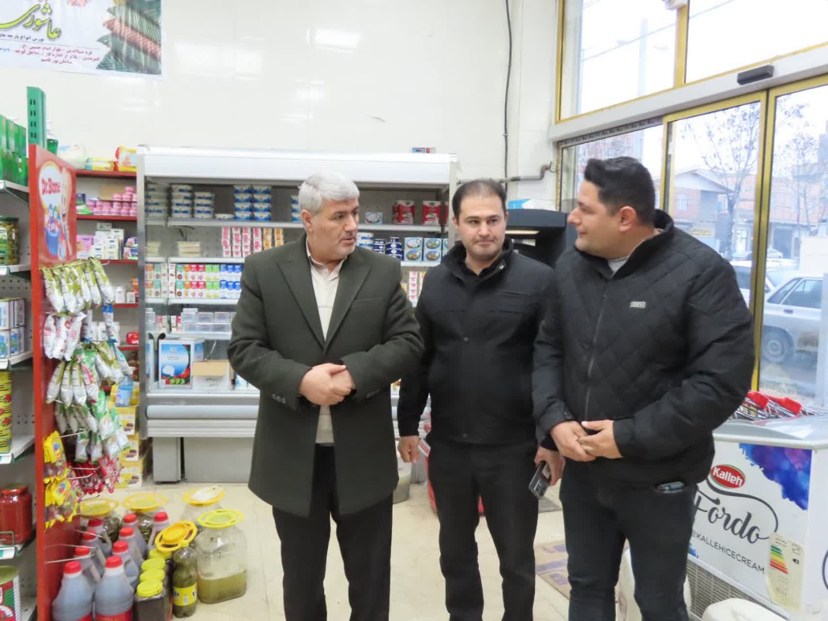 بازدید فرماندار شهرستان از فروشگاه‌های سطح شهر