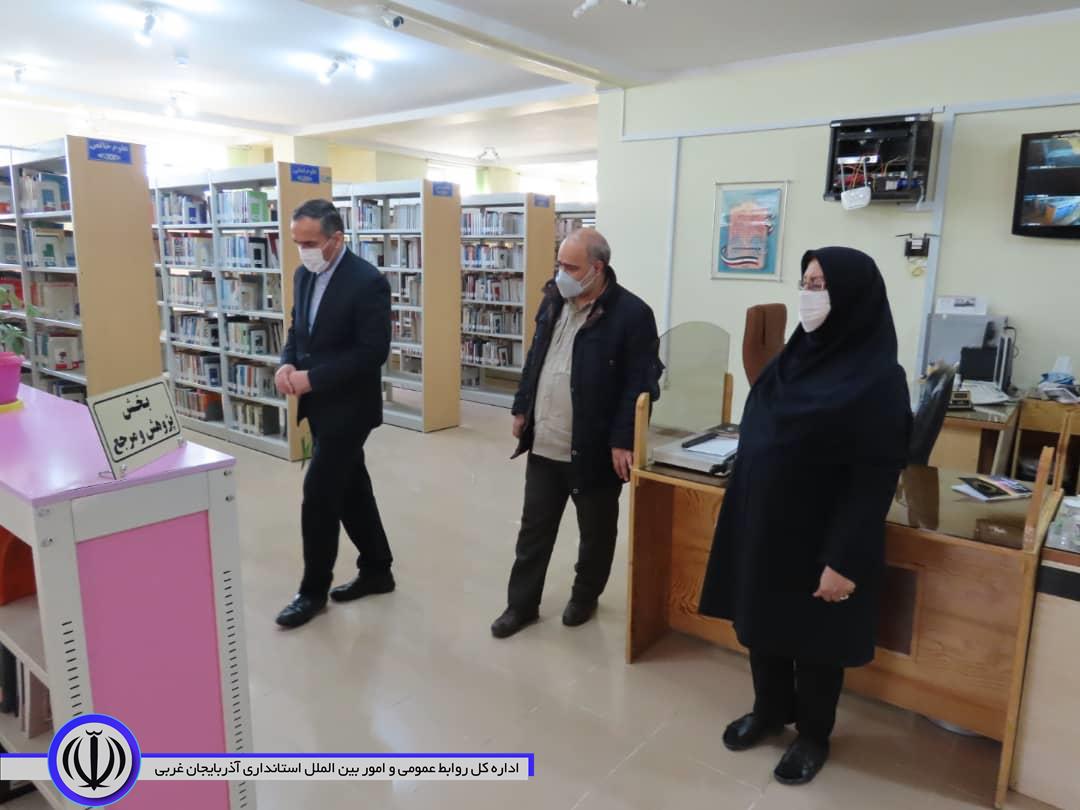 بازدید سرزده شکورزاده از کتابخانه عمومی شهرستان
