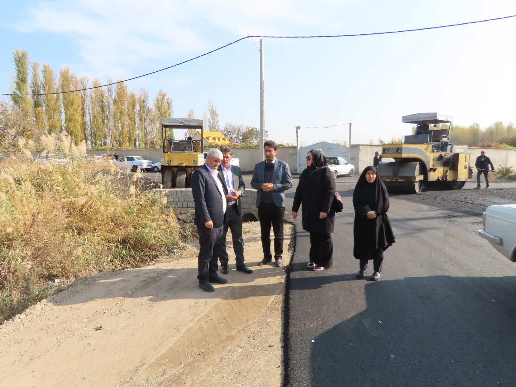 بازدید فرماندار چایپاره از عملیات آسفالت ریزی مسیر ضلع شرقی بلوار انقلاب شهرستان