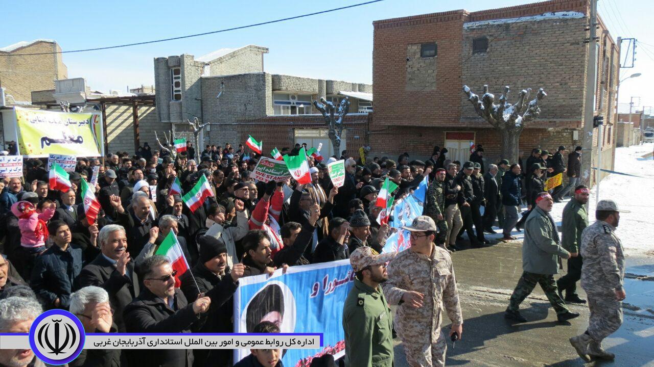 راهپیمایی 22بهمن باحضور باشکوه مردم در شهرستان چایپاره برگزارشد.